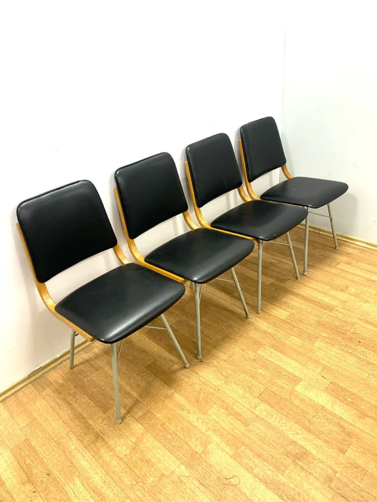 4 sedie da pranzo di Miroslav Navrátil per TON, anni '60 6