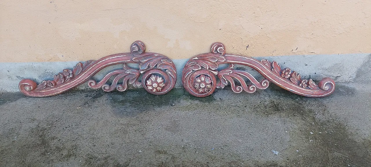 Pair of carved wooden friezes, 18th century 2