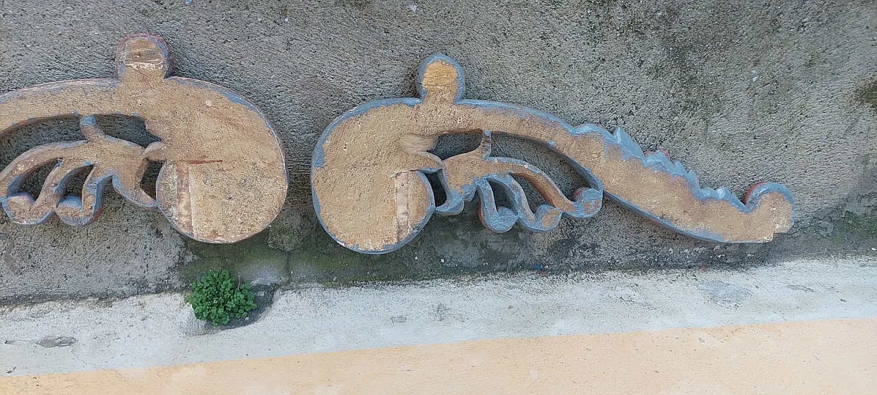 Pair of carved wooden friezes, 18th century 7