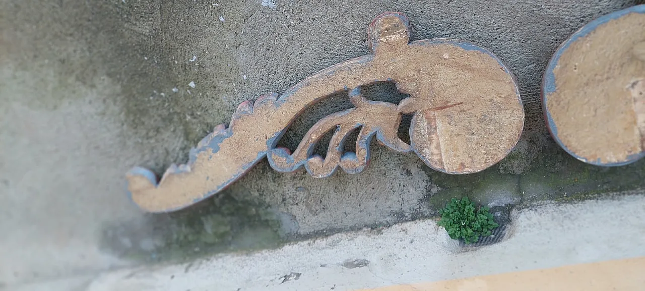 Pair of carved wooden friezes, 18th century 10