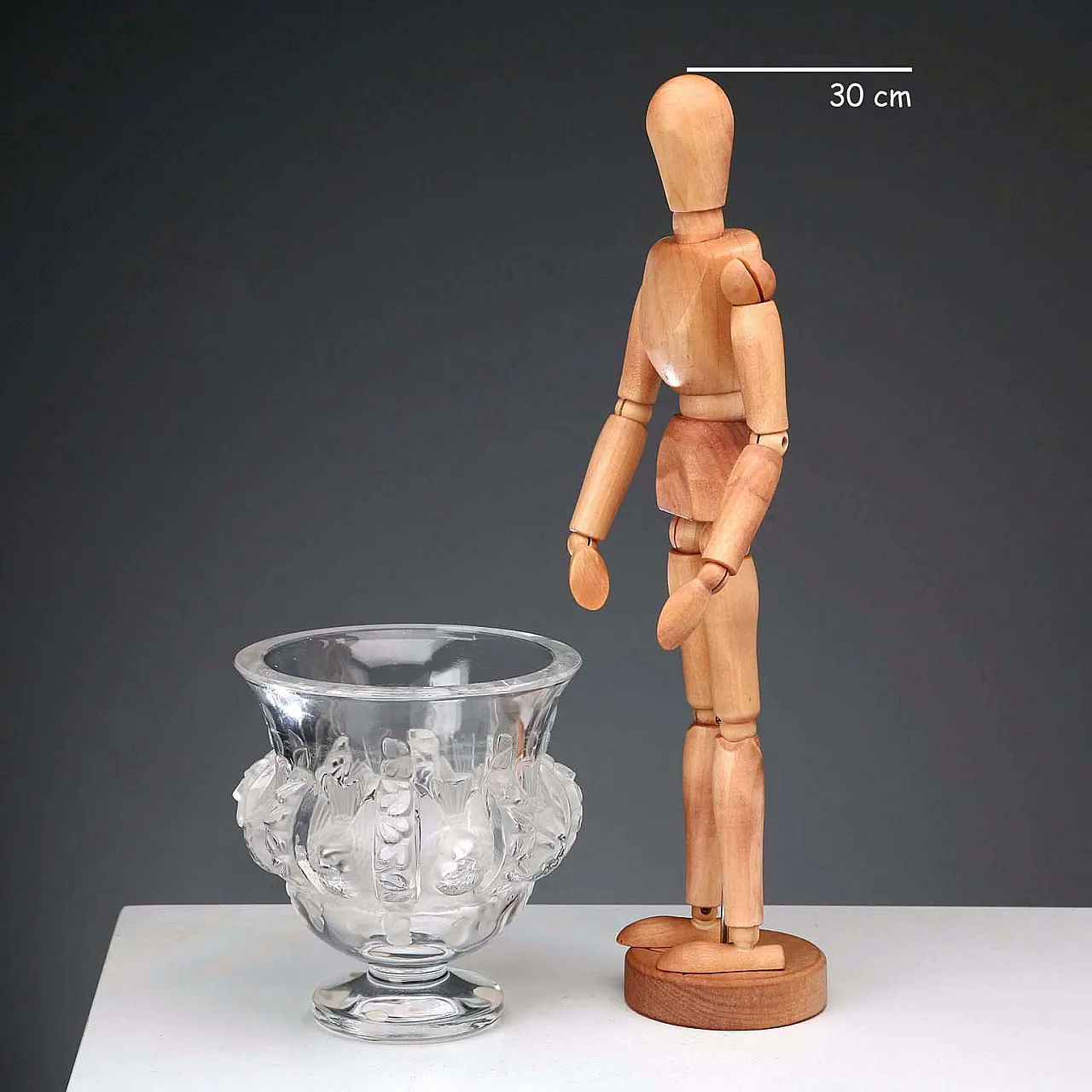 Vaso in cristallo con decoro in rilievo satinato, '900 2