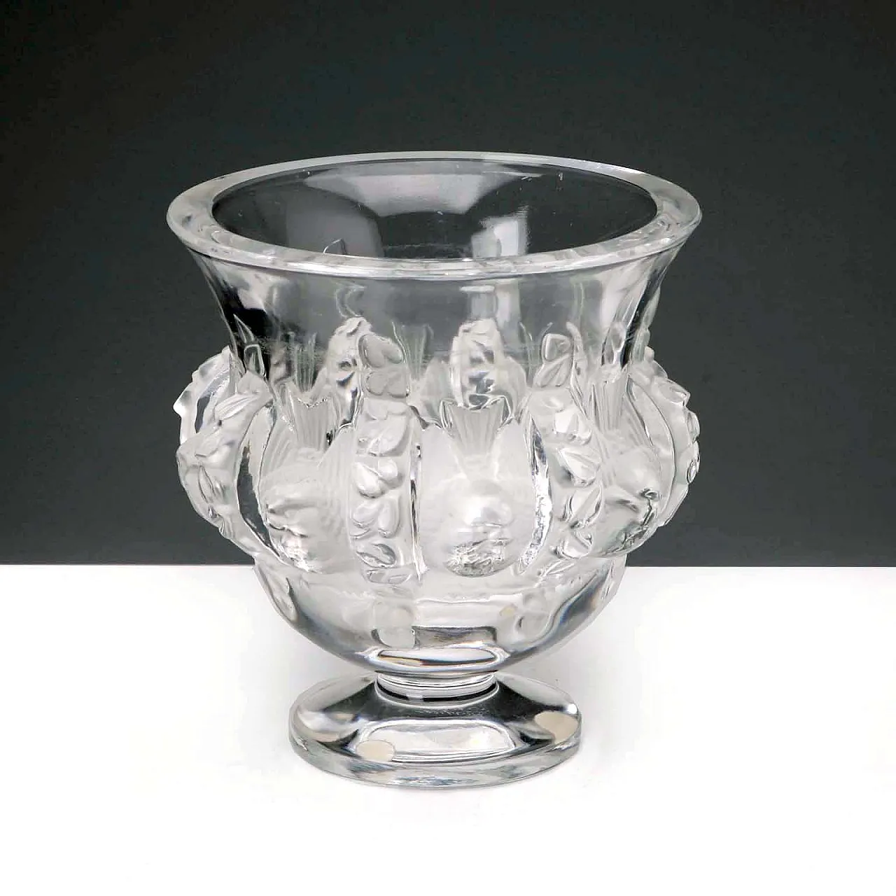 Vaso in cristallo con decoro in rilievo satinato, '900 3