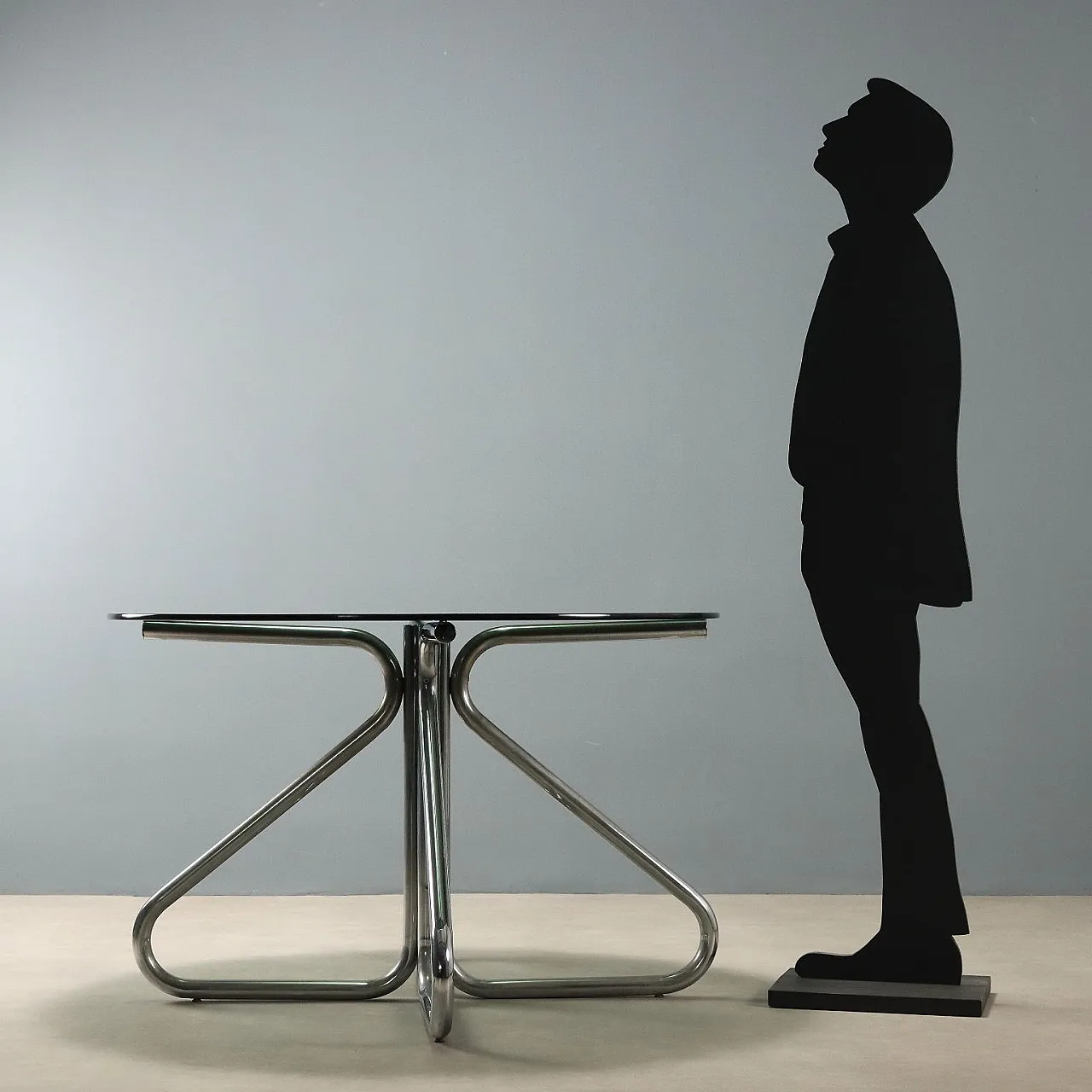 Tavolo con piano in vetro fumé e gambe in tubolare cromato, '900 2