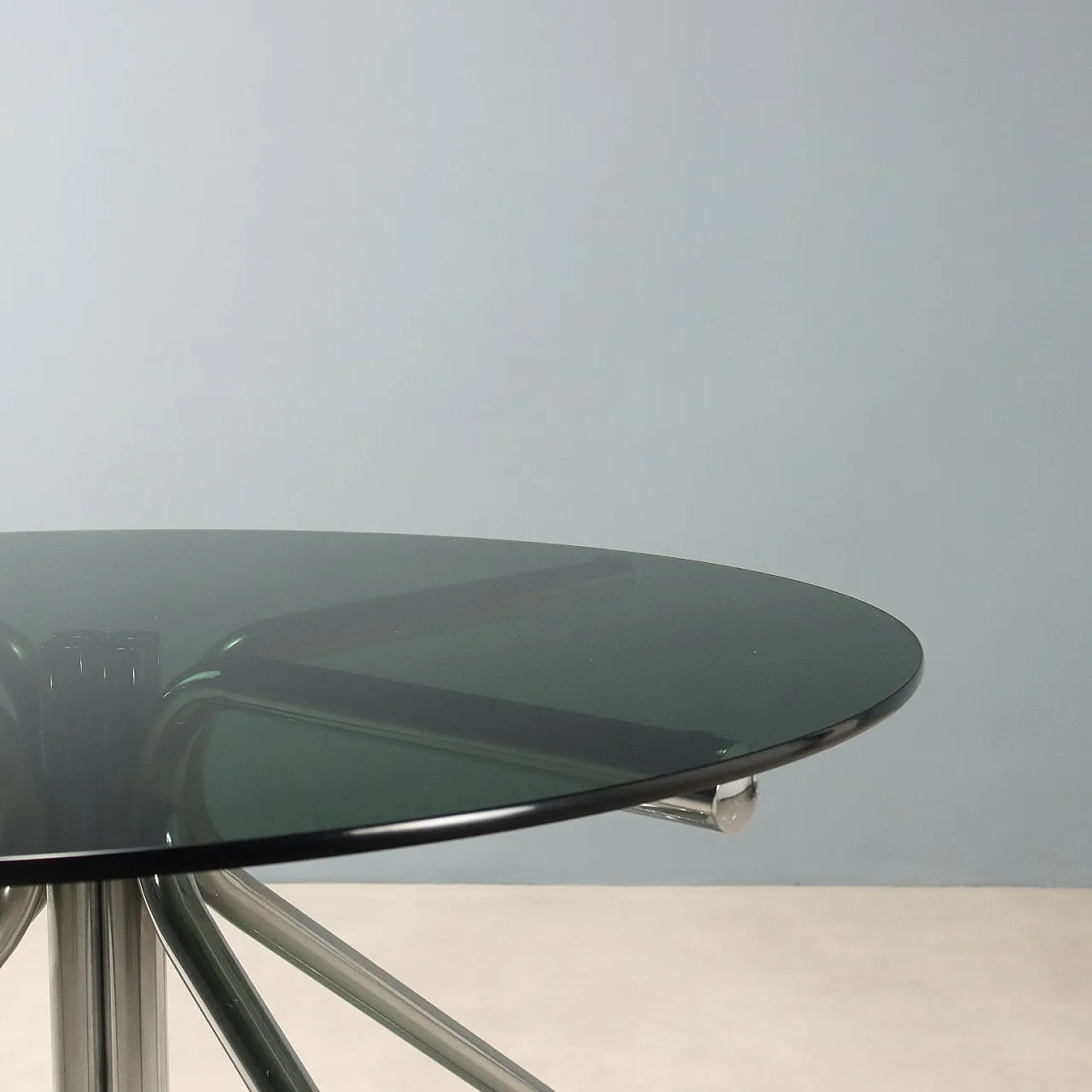 Tavolo con piano in vetro fumé e gambe in tubolare cromato, '900 4