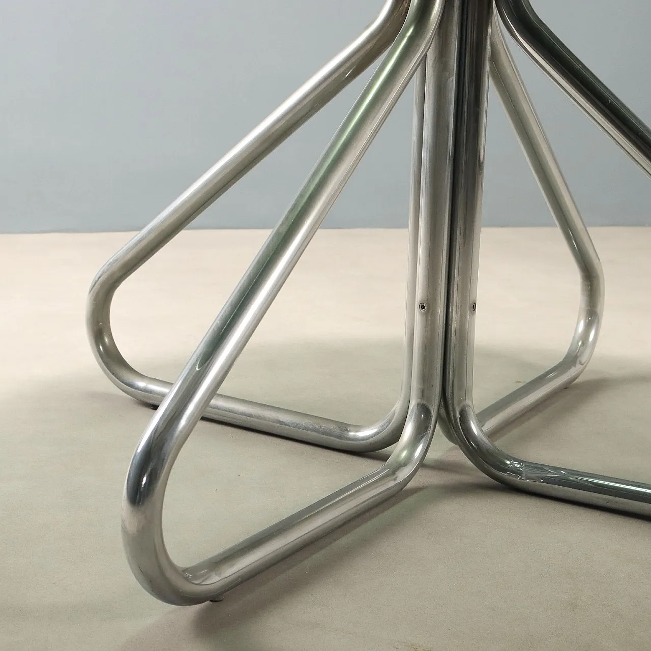 Tavolo con piano in vetro fumé e gambe in tubolare cromato, '900 6