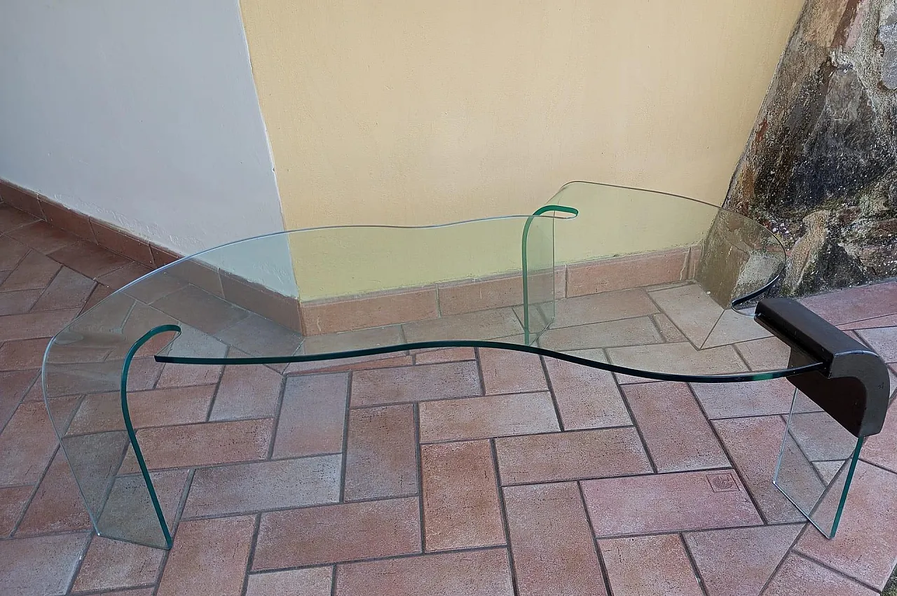 Tavolino scultoreo in vetro curvato di FIAM Italia, anni ‘80 2