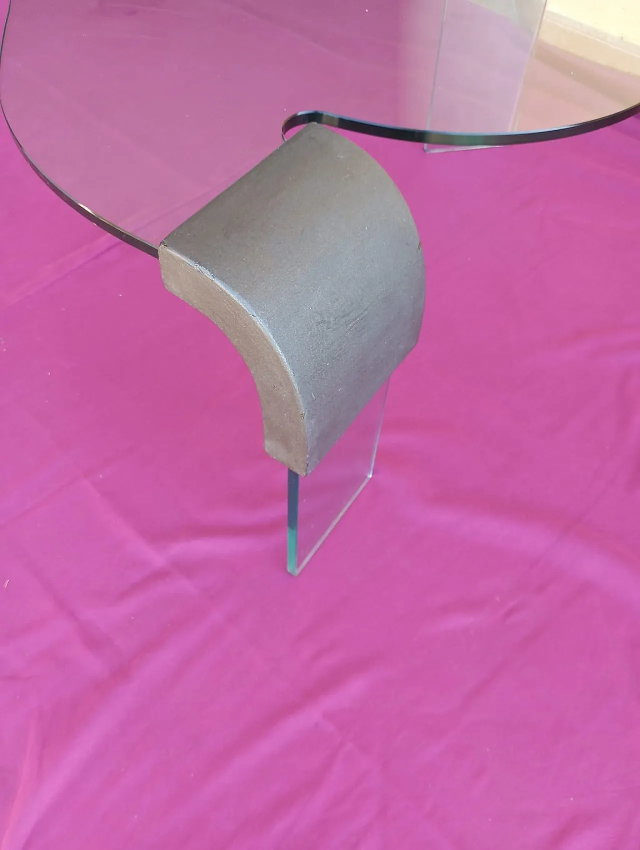 Tavolino scultoreo in vetro curvato di FIAM Italia, anni ‘80 8