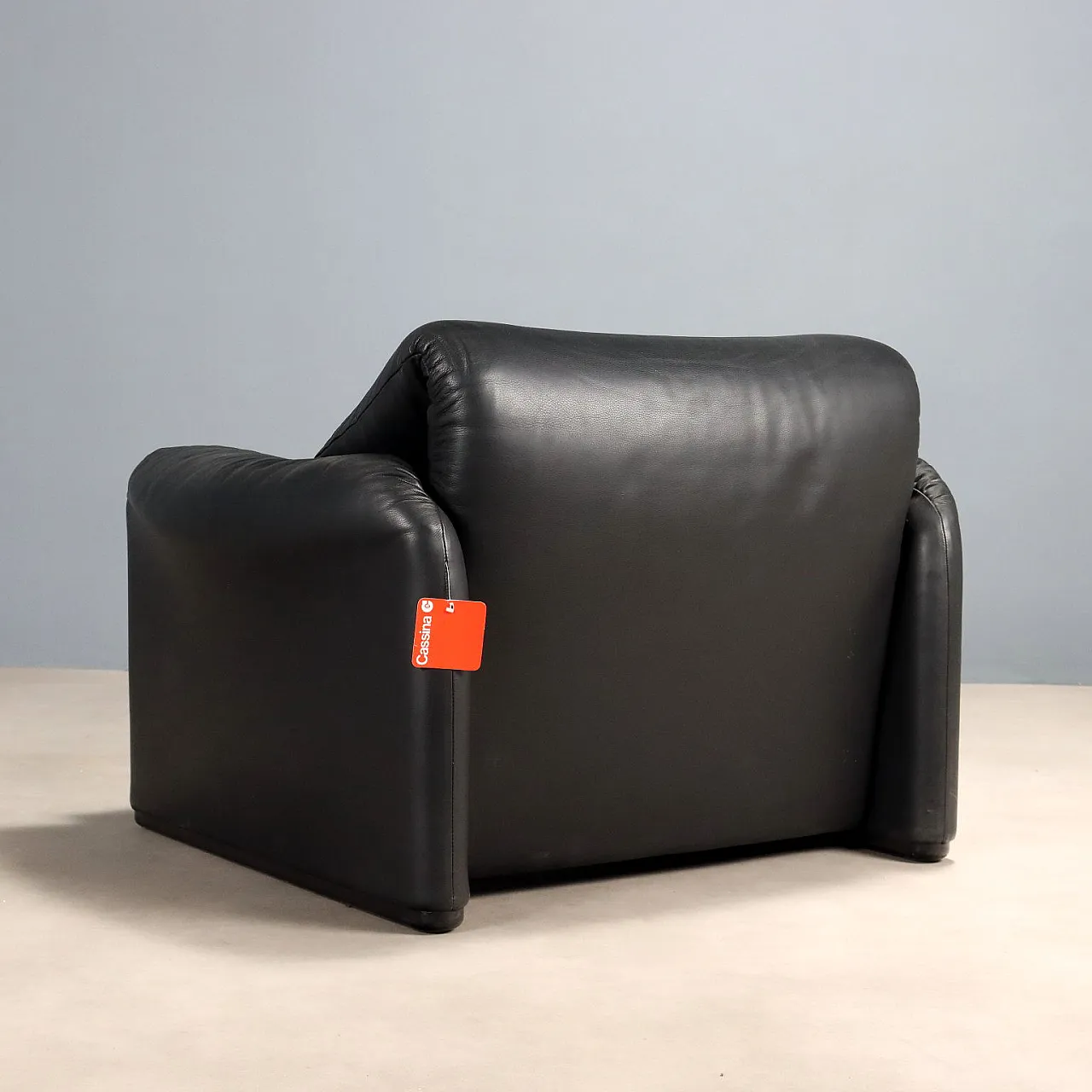 Pair of foam and leather armchairs, 20th century 10