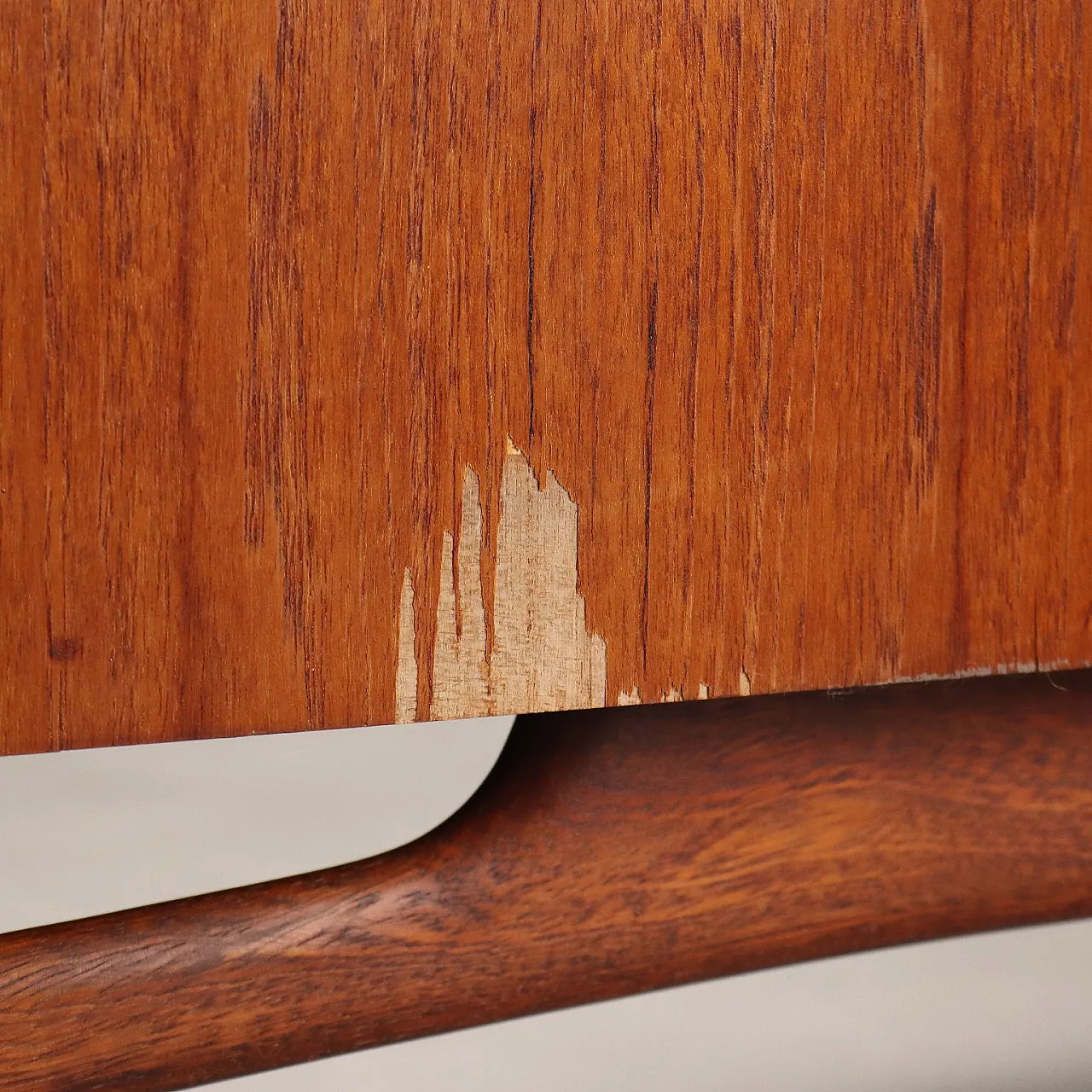 Credenza impiallacciata in teak, '900 9