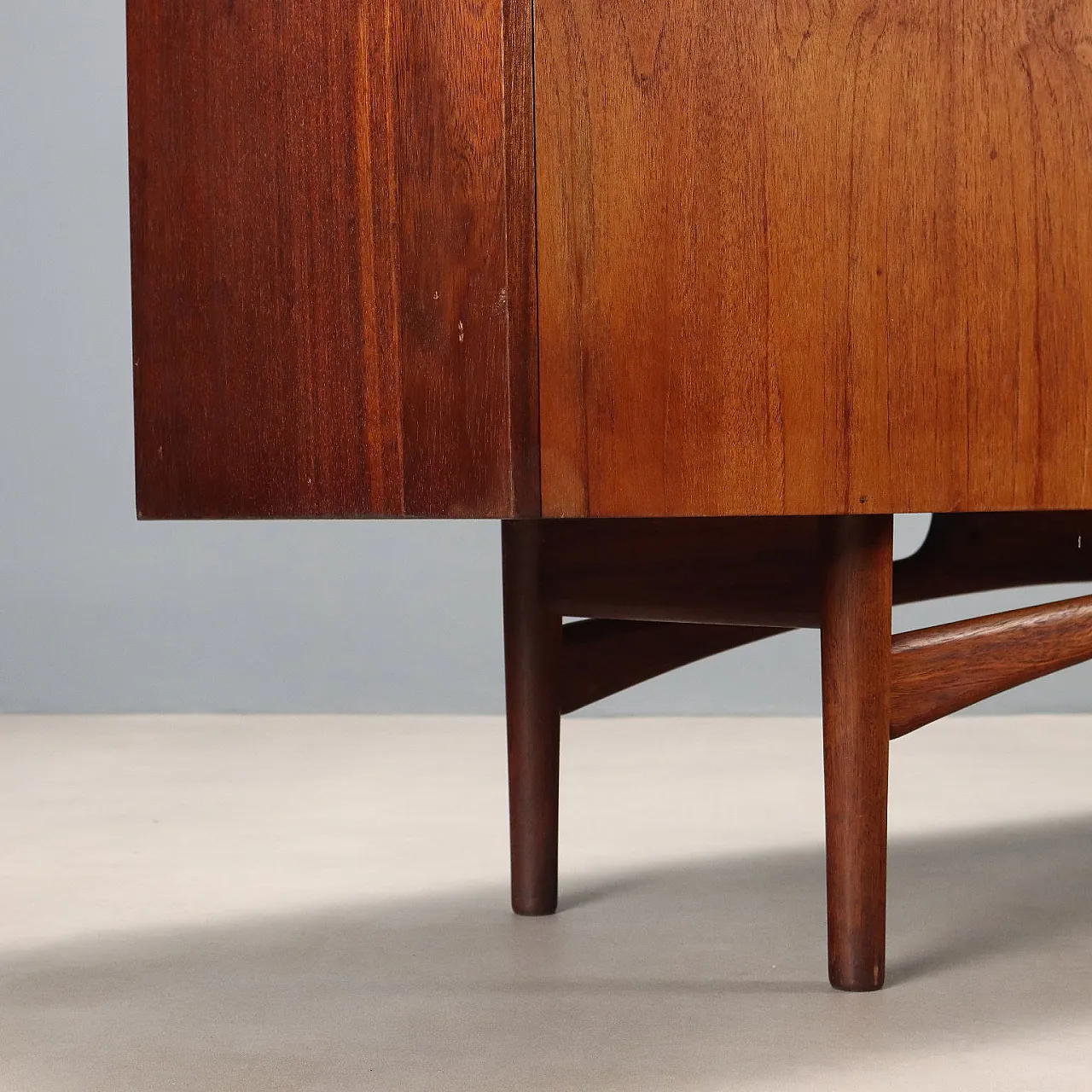 Credenza impiallacciata in teak, '900 10
