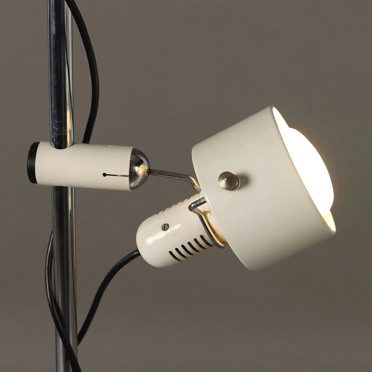 Lampada da terra in alluminio e metallo, anni '70 4