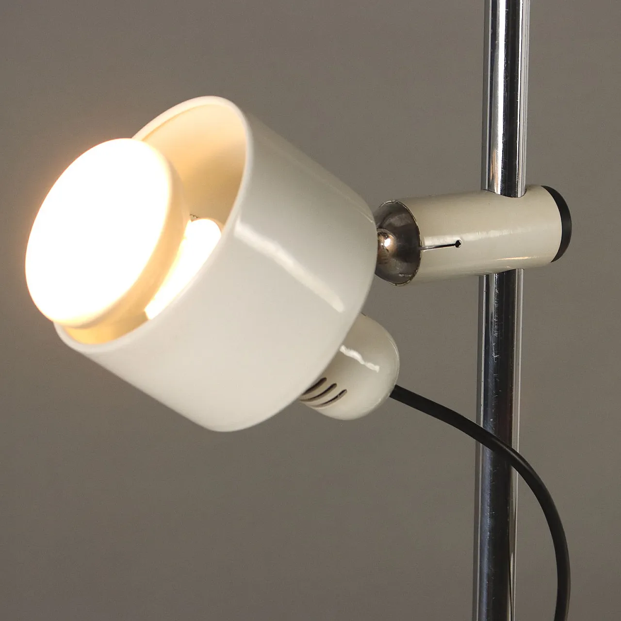 Lampada da terra in alluminio e metallo, anni '70 5