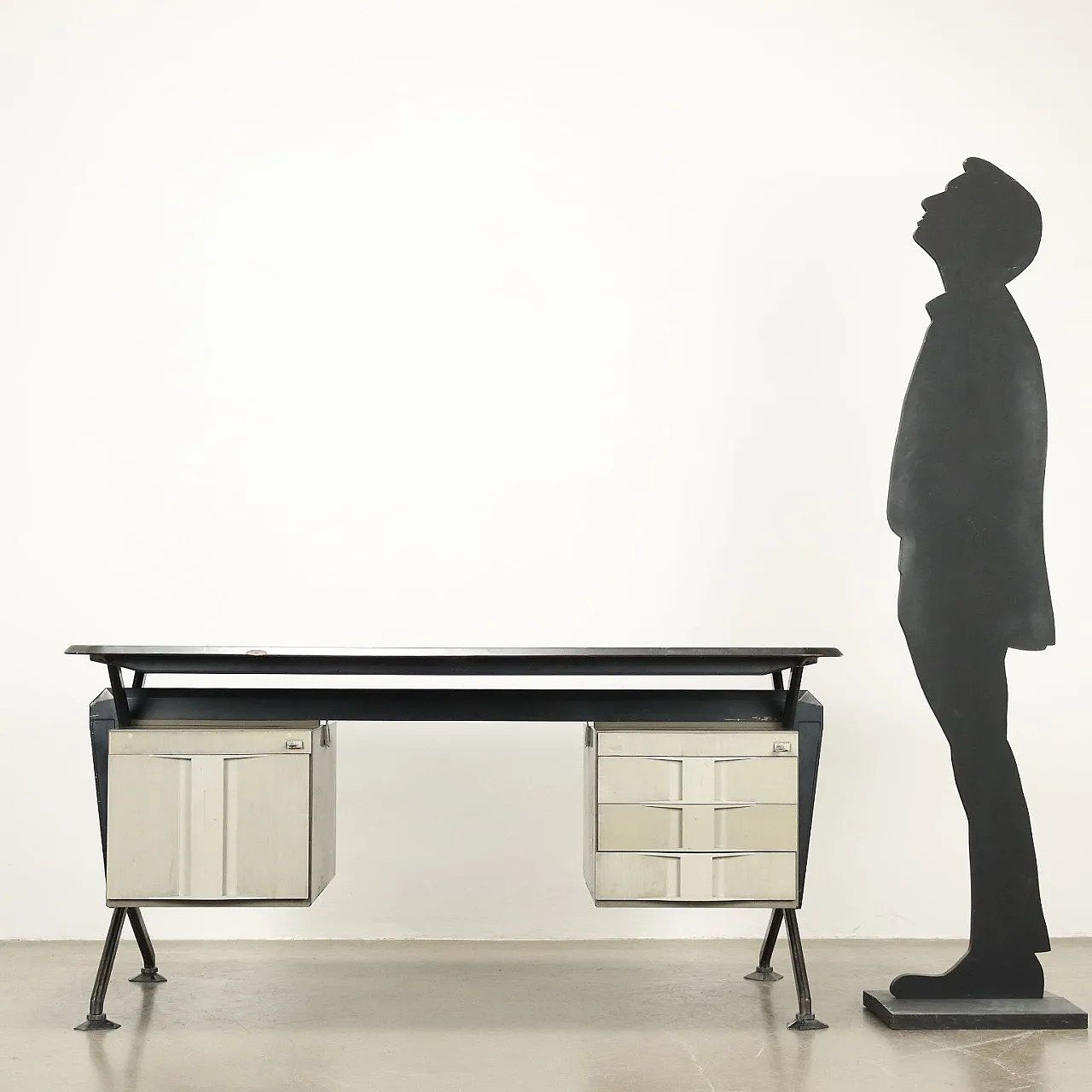 Arco desk by BBPR for Olivetti, late 20th century 3