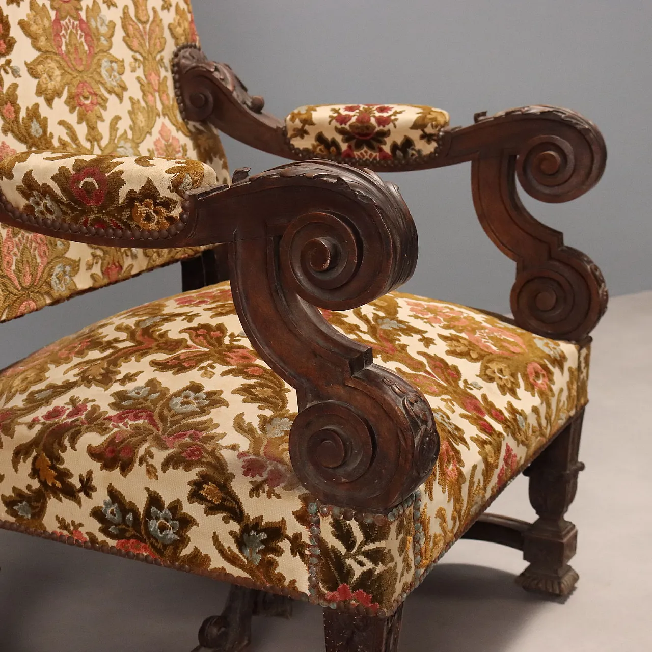 Baroque armchair in walnut and padding, 18th century 4