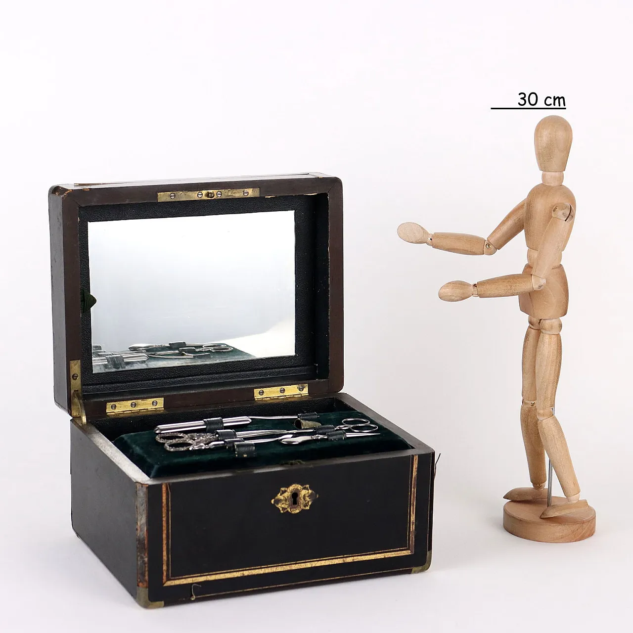 Scatola da cucito in ebano impiallacciato con intarsio e profili in ottone, '800 2