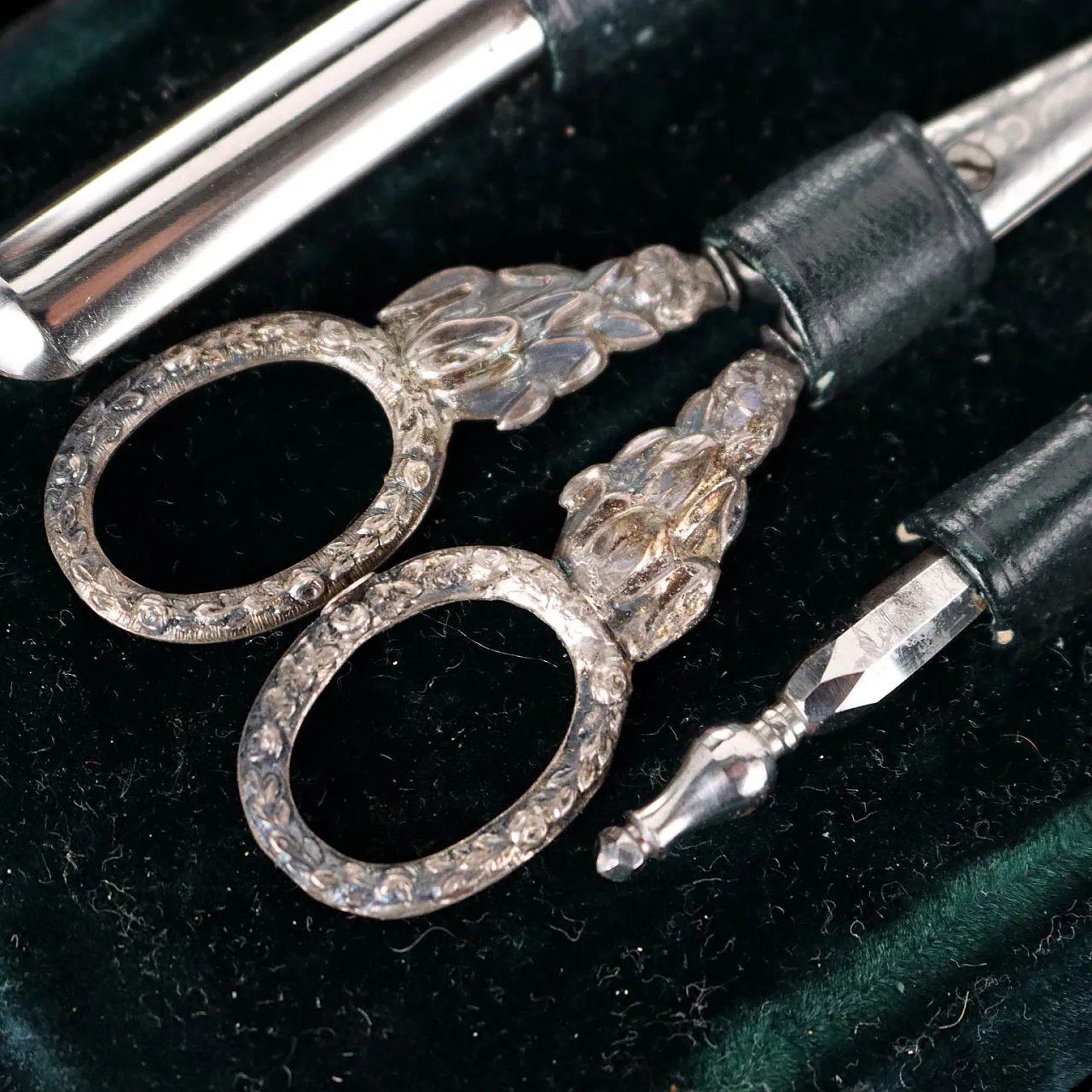 Scatola da cucito in ebano impiallacciato con intarsio e profili in ottone, '800 5