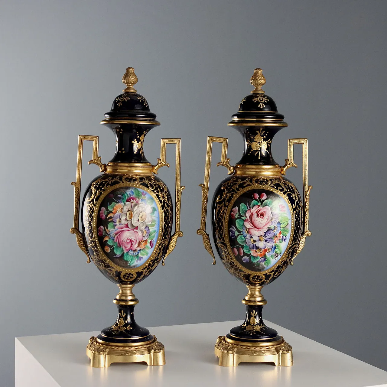 Pair of blue porcelain and gilded bronze vases, 20th century 1
