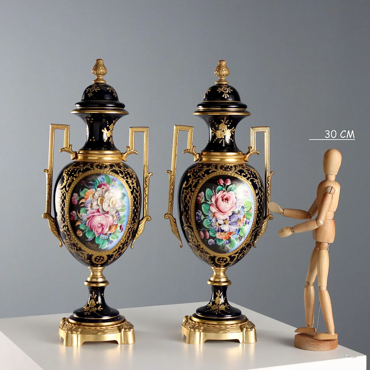 Pair of blue porcelain and gilded bronze vases, 20th century 2