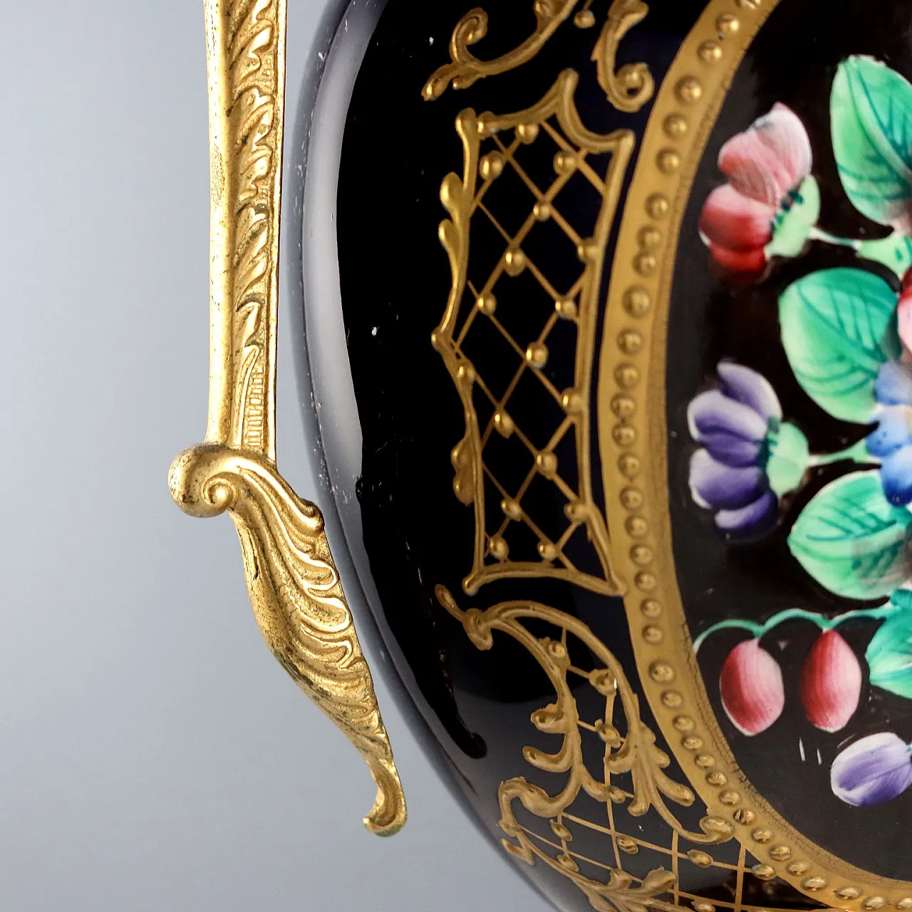 Pair of blue porcelain and gilded bronze vases, 20th century 6