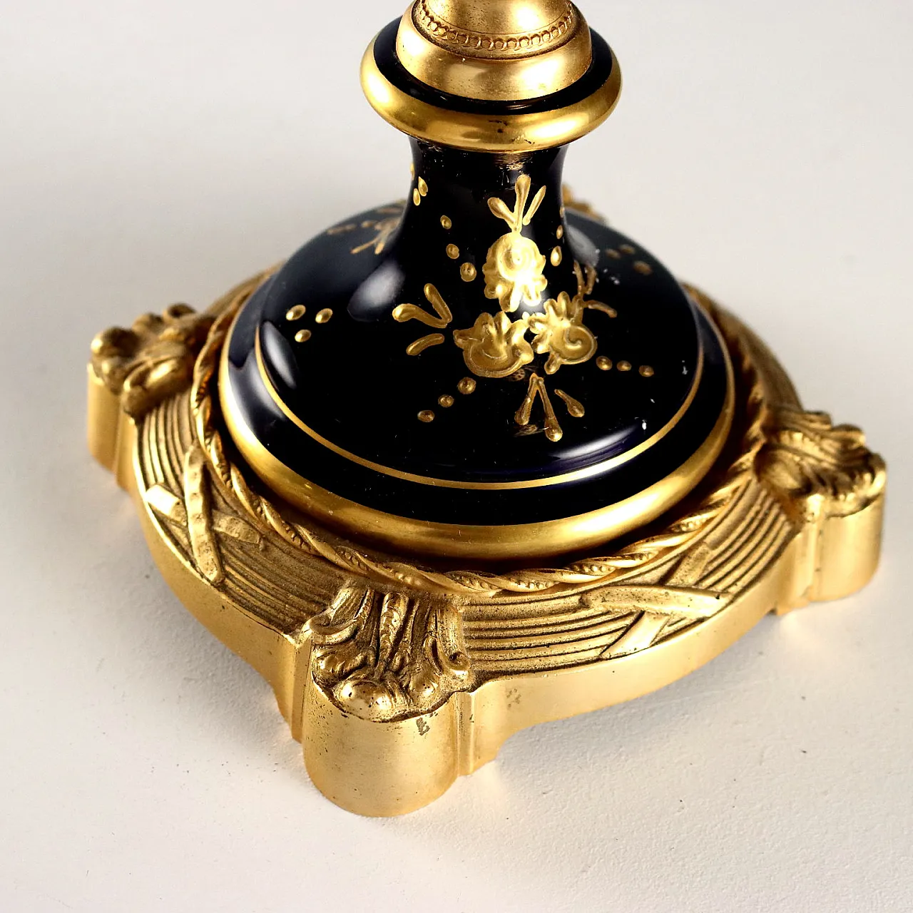 Pair of blue porcelain and gilded bronze vases, 20th century 8