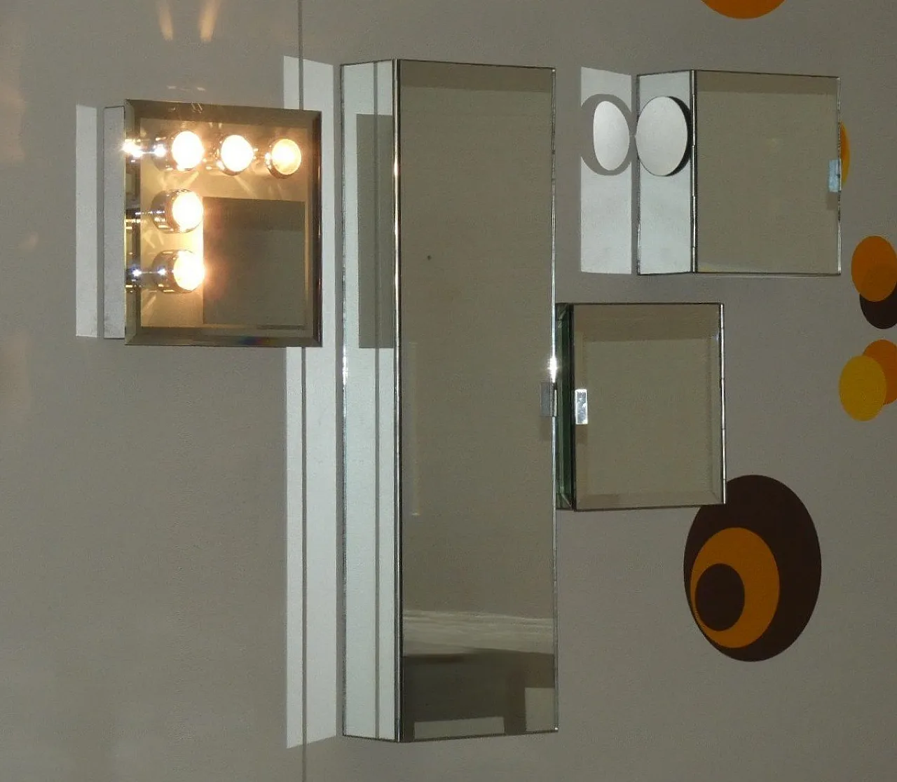 Armadi a specchio con applique abbinate, anni '70 1