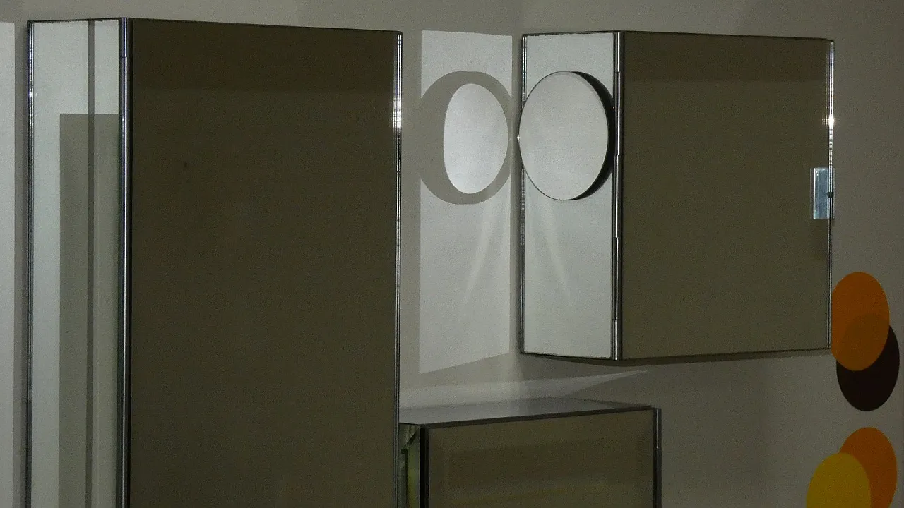 Armadi a specchio con applique abbinate, anni '70 11