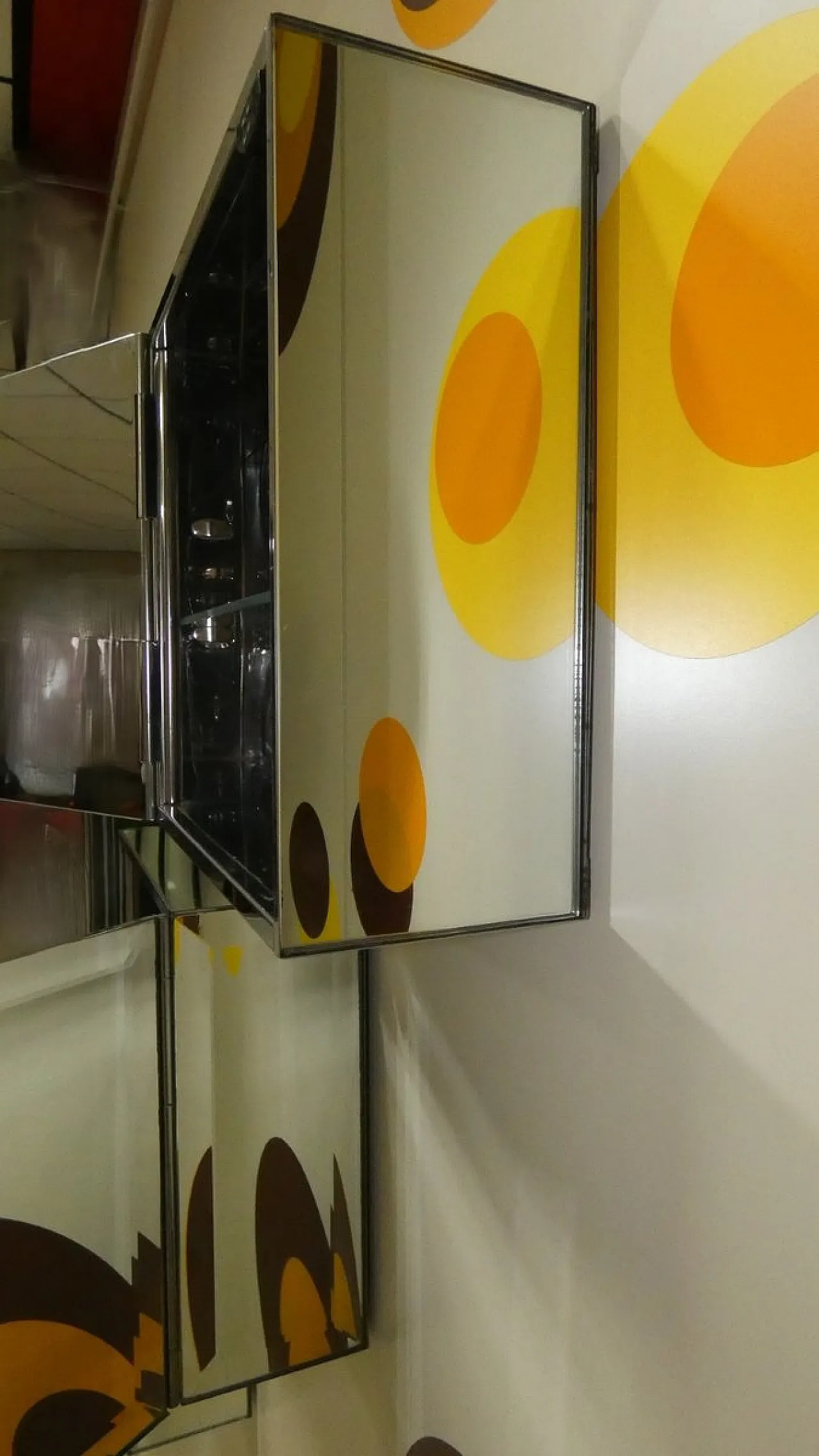 Armadi a specchio con applique abbinate, anni '70 19