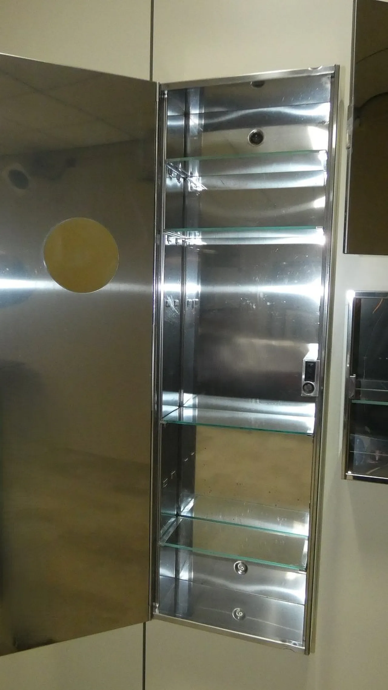 Armadi a specchio con applique abbinate, anni '70 22