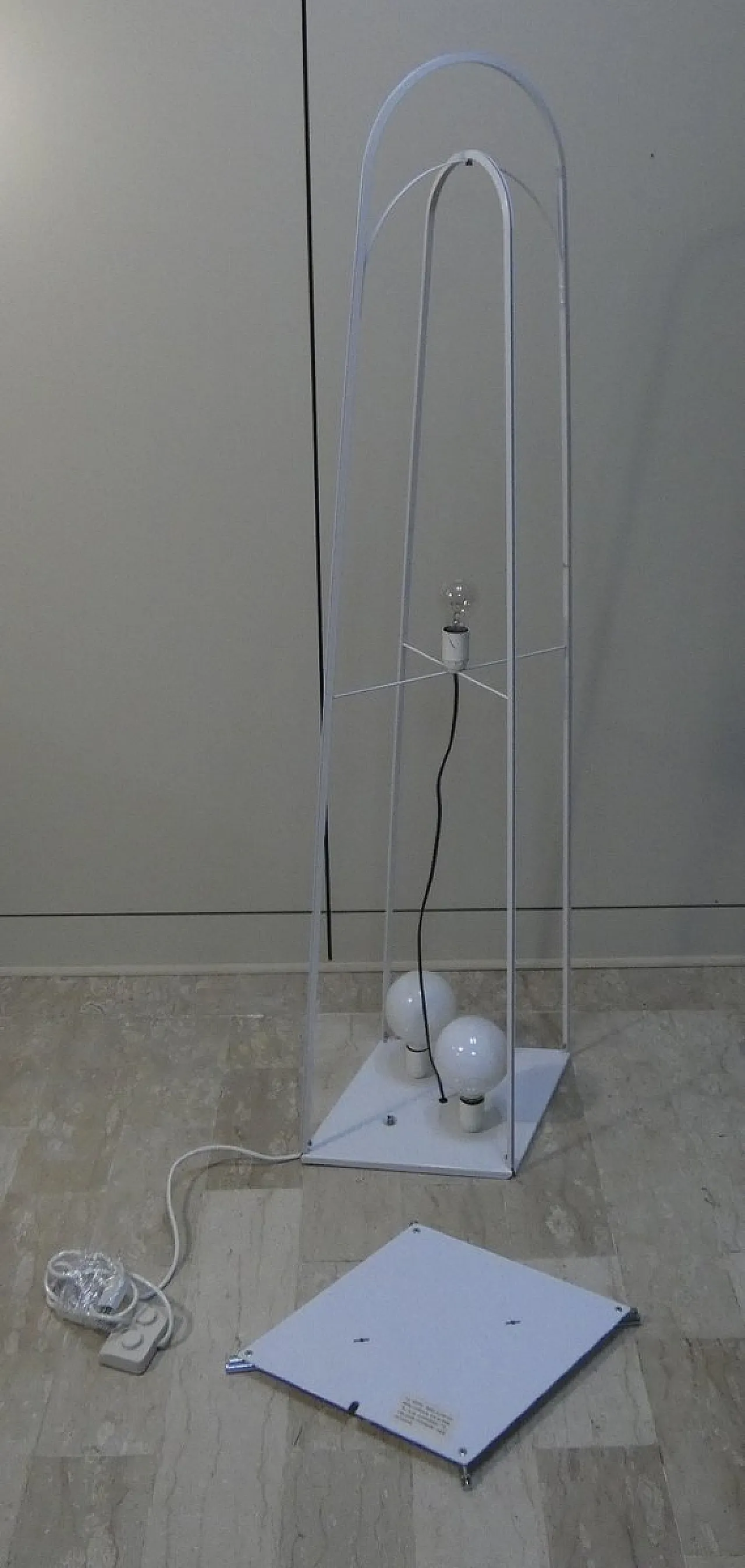 Floor lamp by Kazuhide Takahama for Sirrah, Italy, 1980s 11