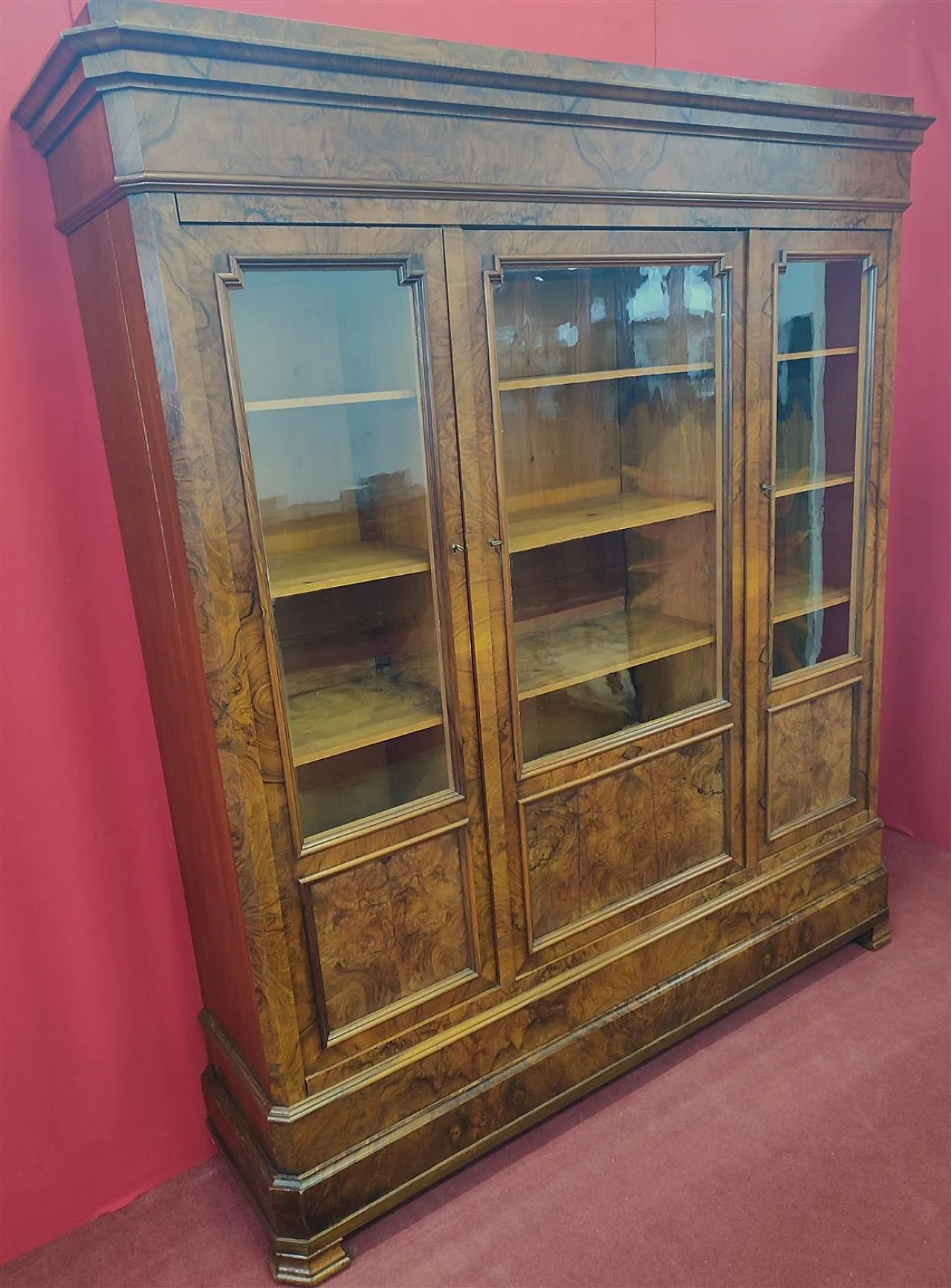 Libreria vetrina in radica di noce e vetro, '800 1