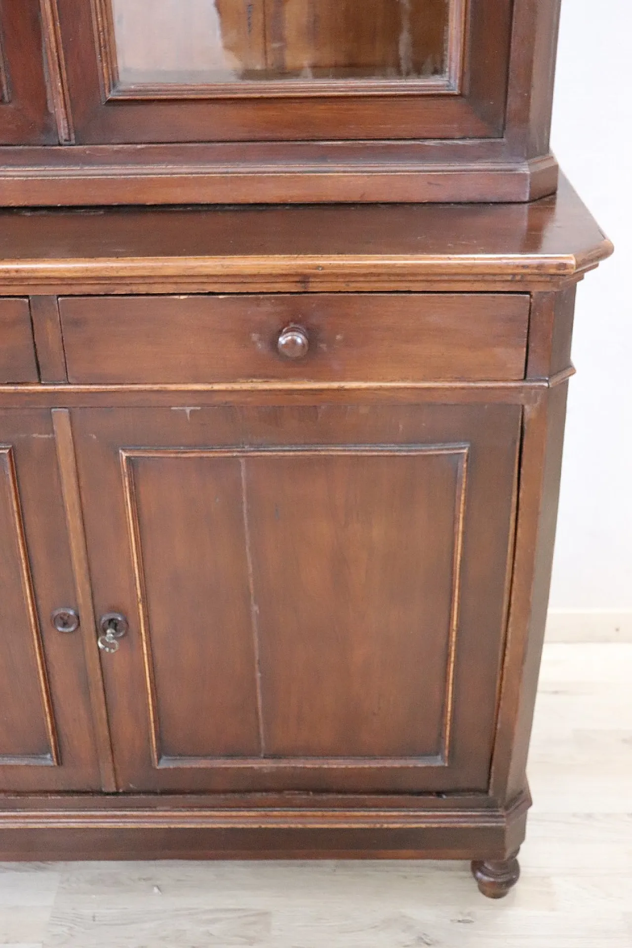 Walnut veneered sideboard, 19th century 4