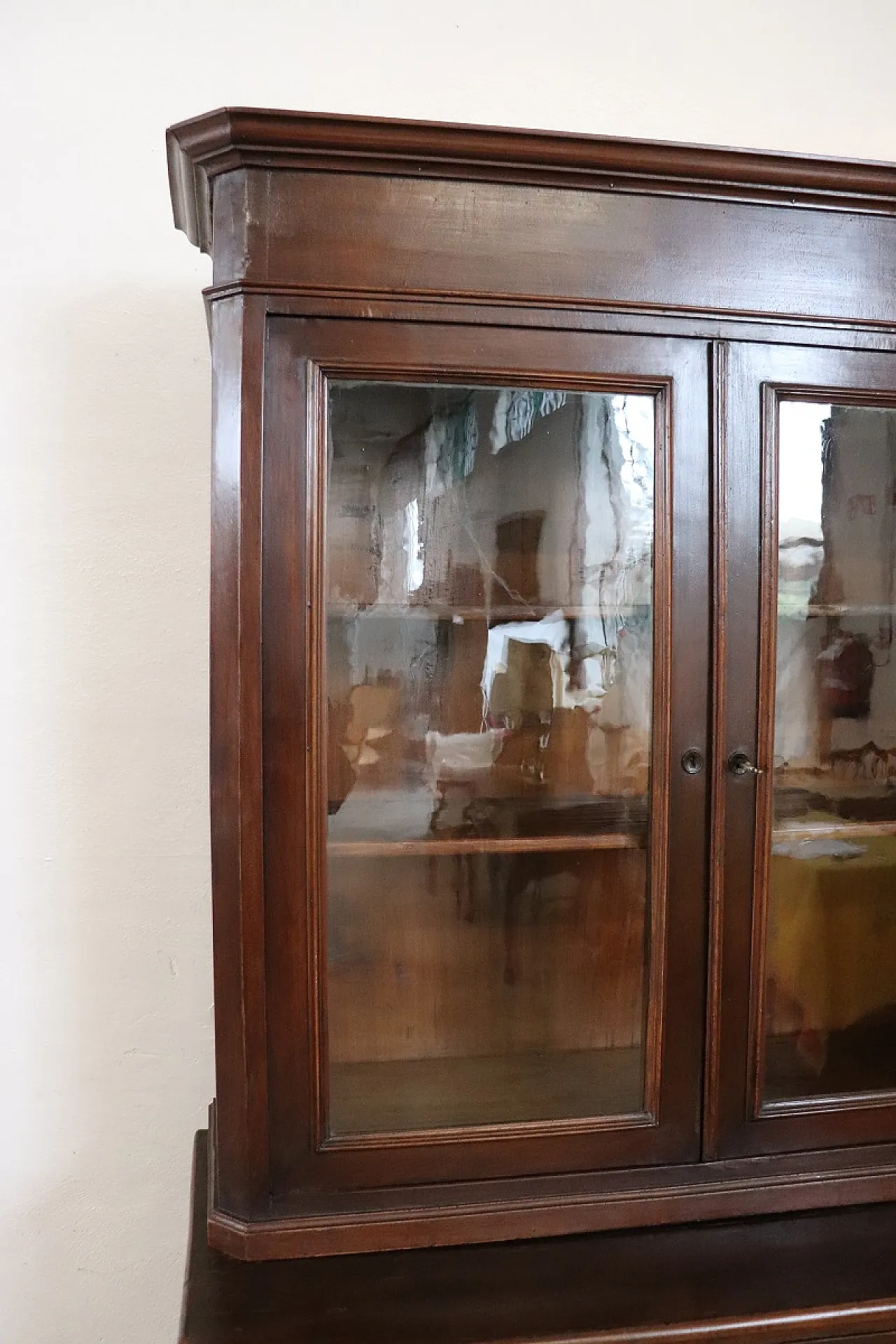 Walnut veneered sideboard, 19th century 6