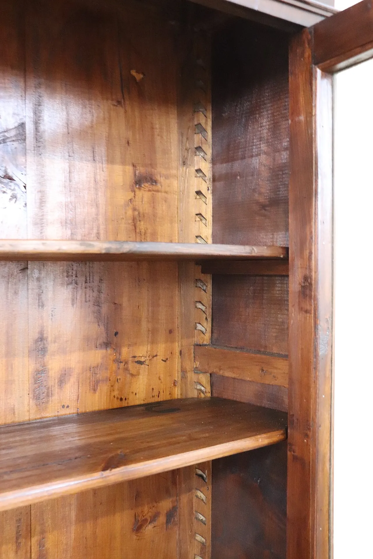 Walnut veneered sideboard, 19th century 11