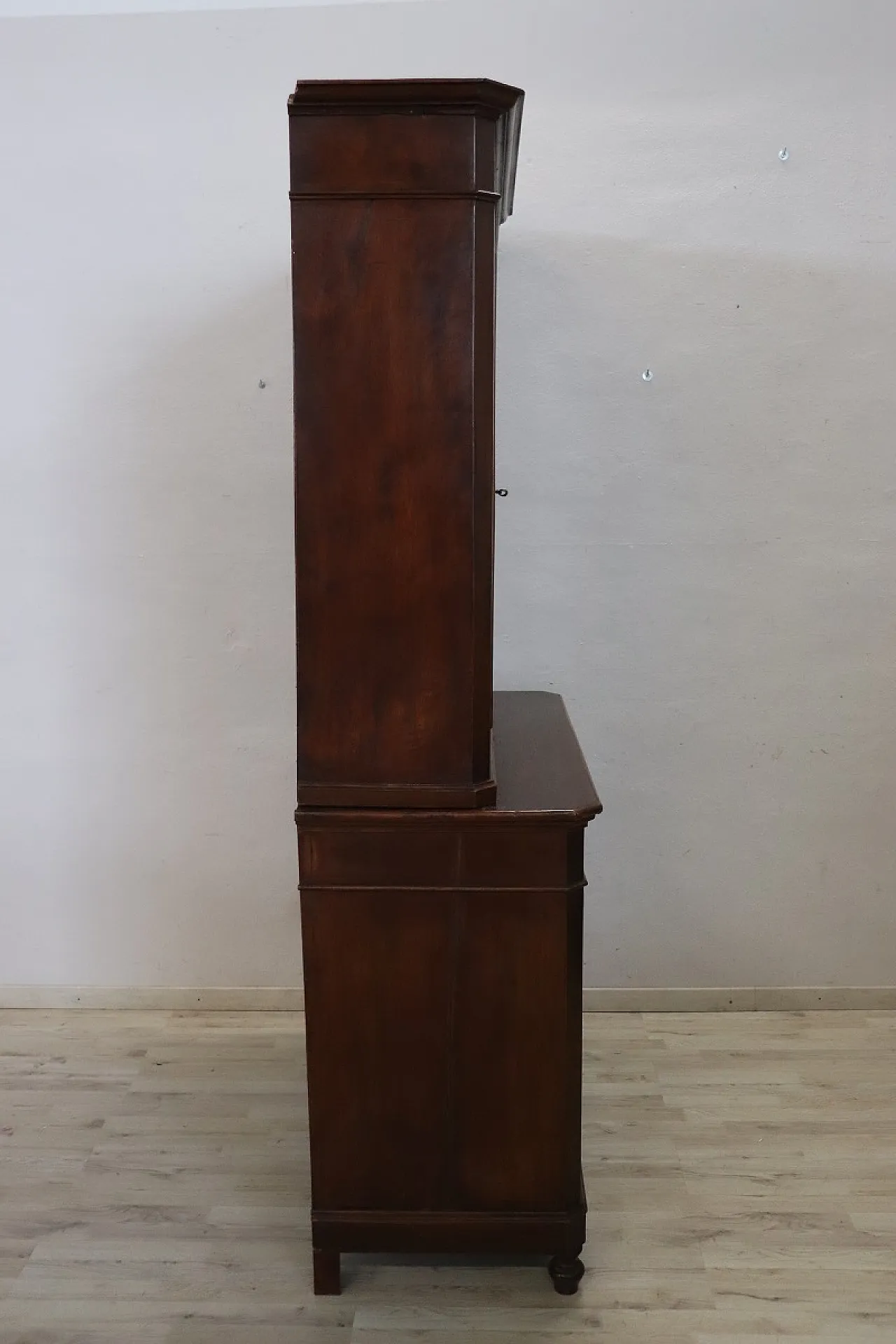Walnut veneered sideboard, 19th century 14