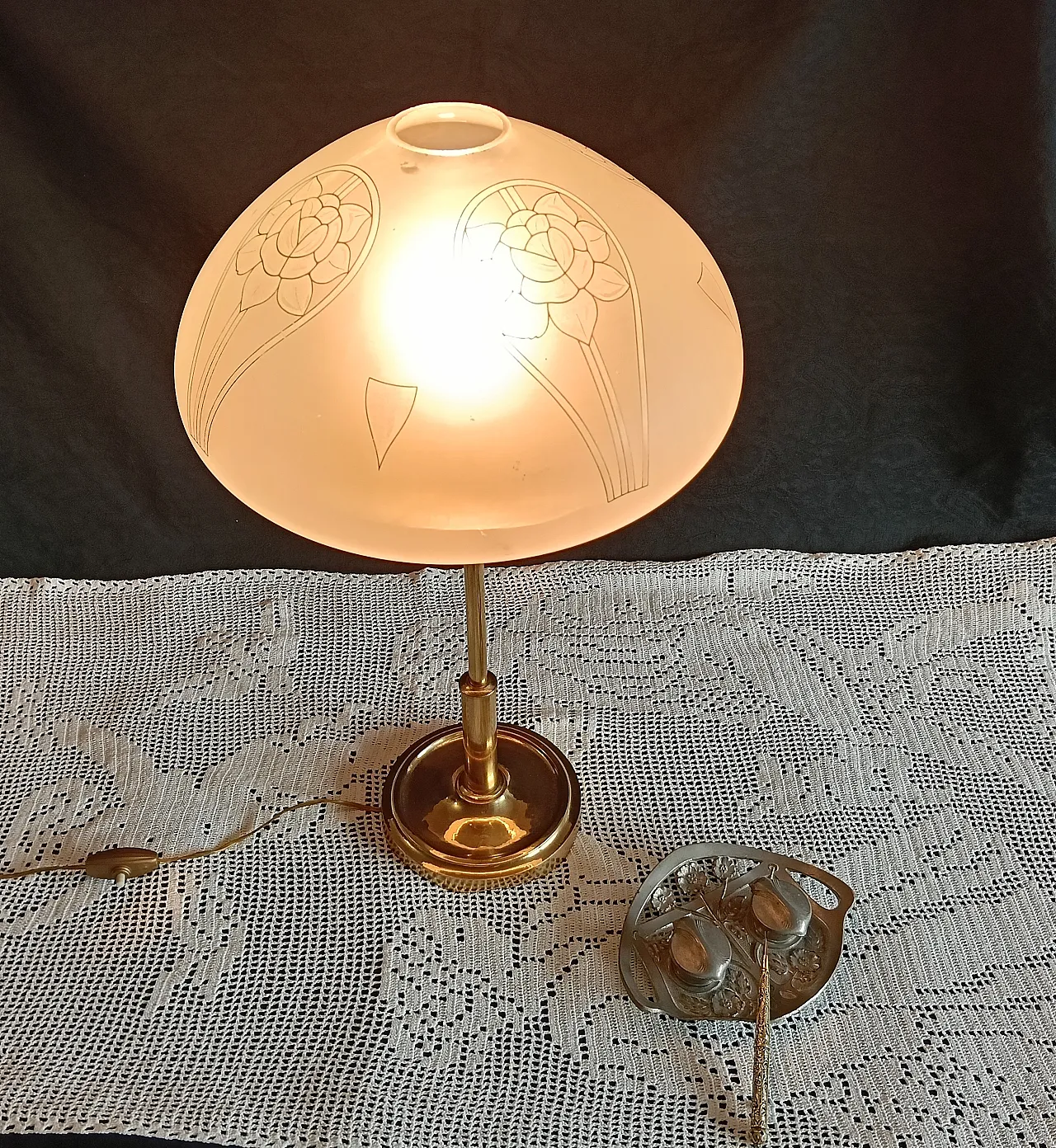 Art Nouveau style table lamp, mid-20th century 18