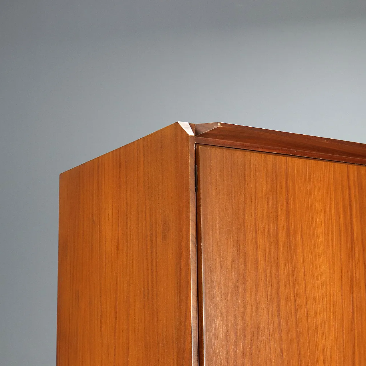 Armadio con ante battenti e cassetti impiallacciati in teak, '900 6