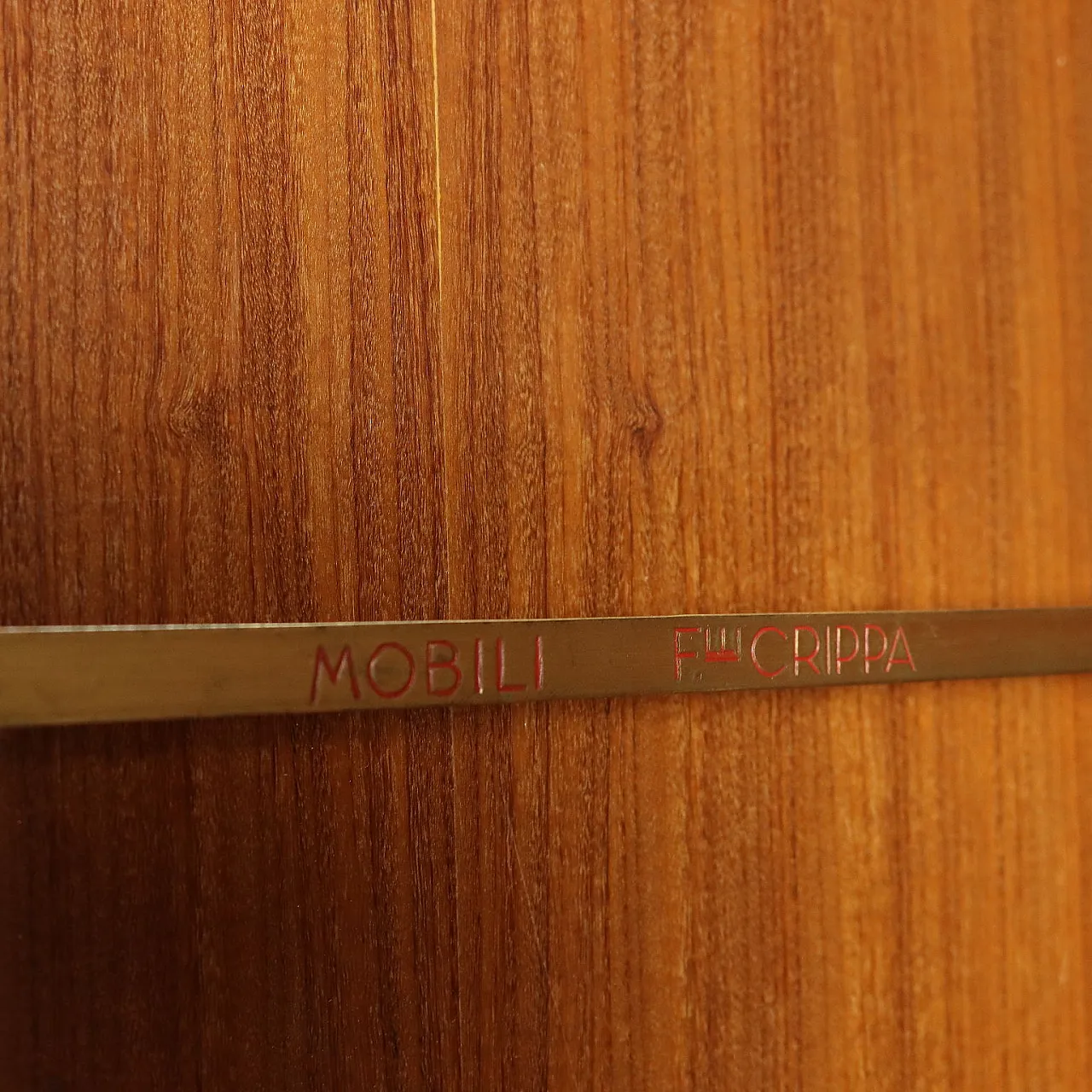 Armadio con ante battenti e cassetti impiallacciati in teak, '900 9