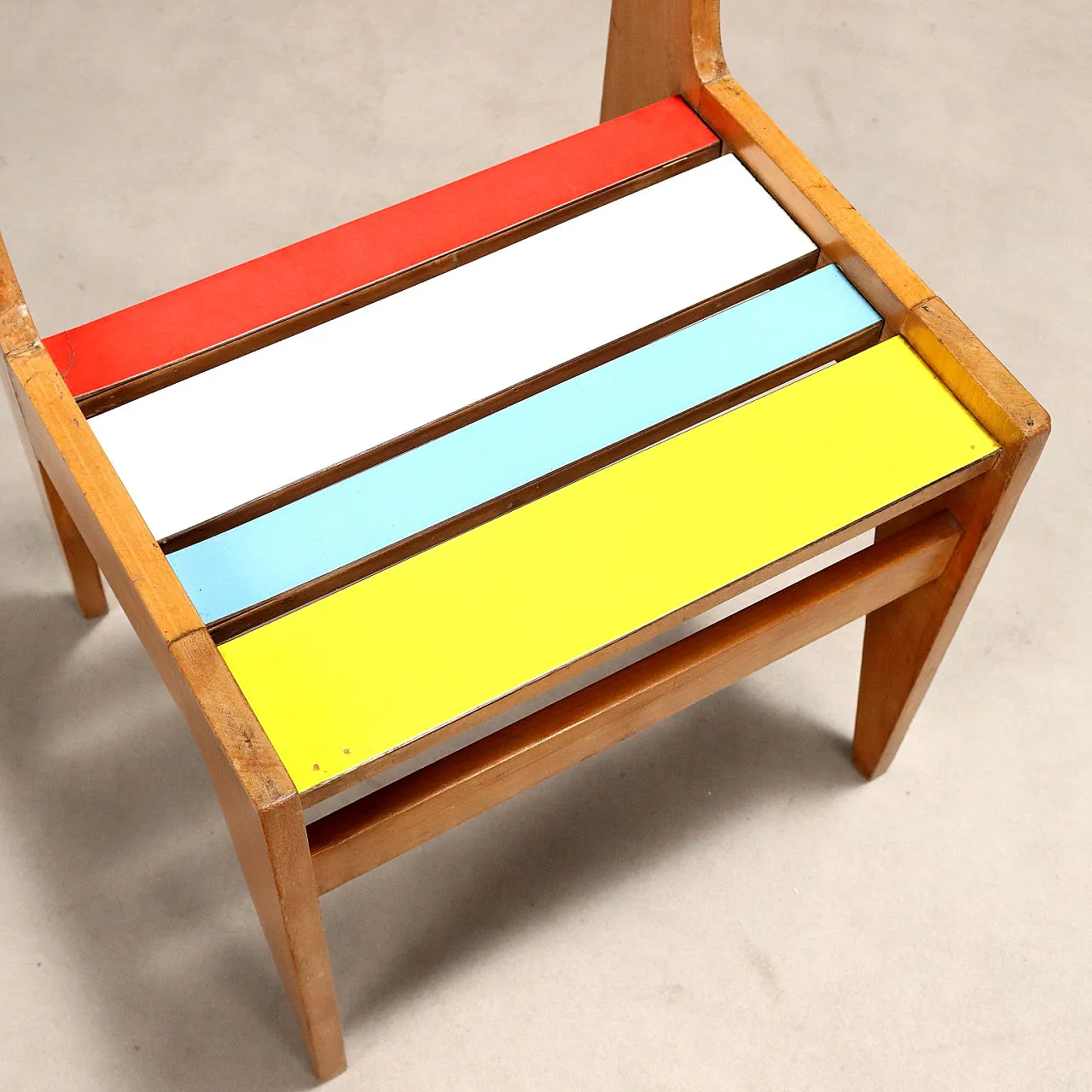 Coppia di poltroncine in faggio con inserti in formica colorata, '900 4