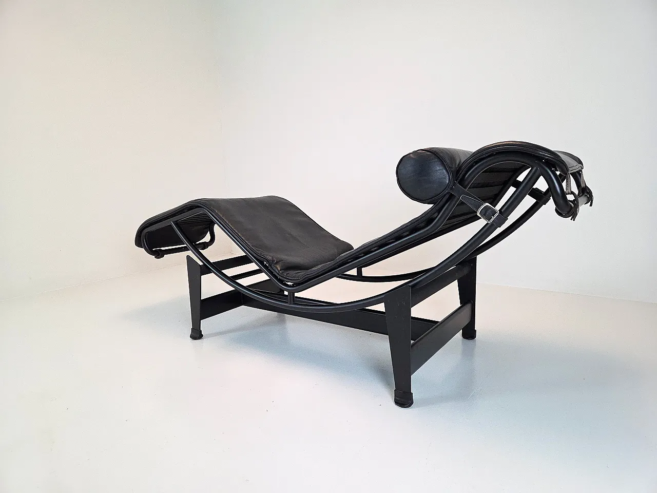 LC4 Chaise Longue by Le Corbusier, Perriand & Jeanneret for Cassina 3