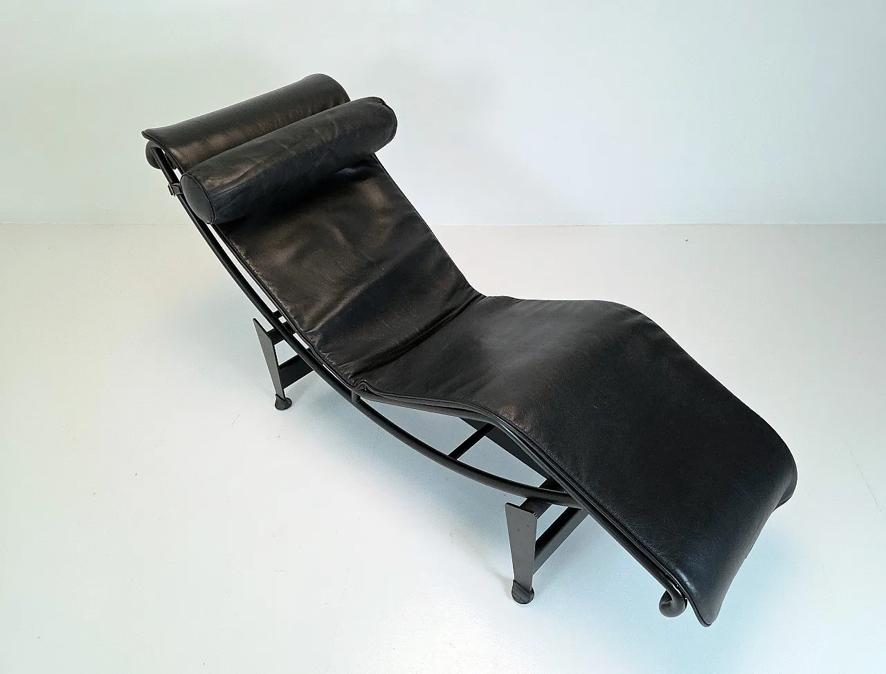 LC4 Chaise Longue by Le Corbusier, Perriand & Jeanneret for Cassina 6