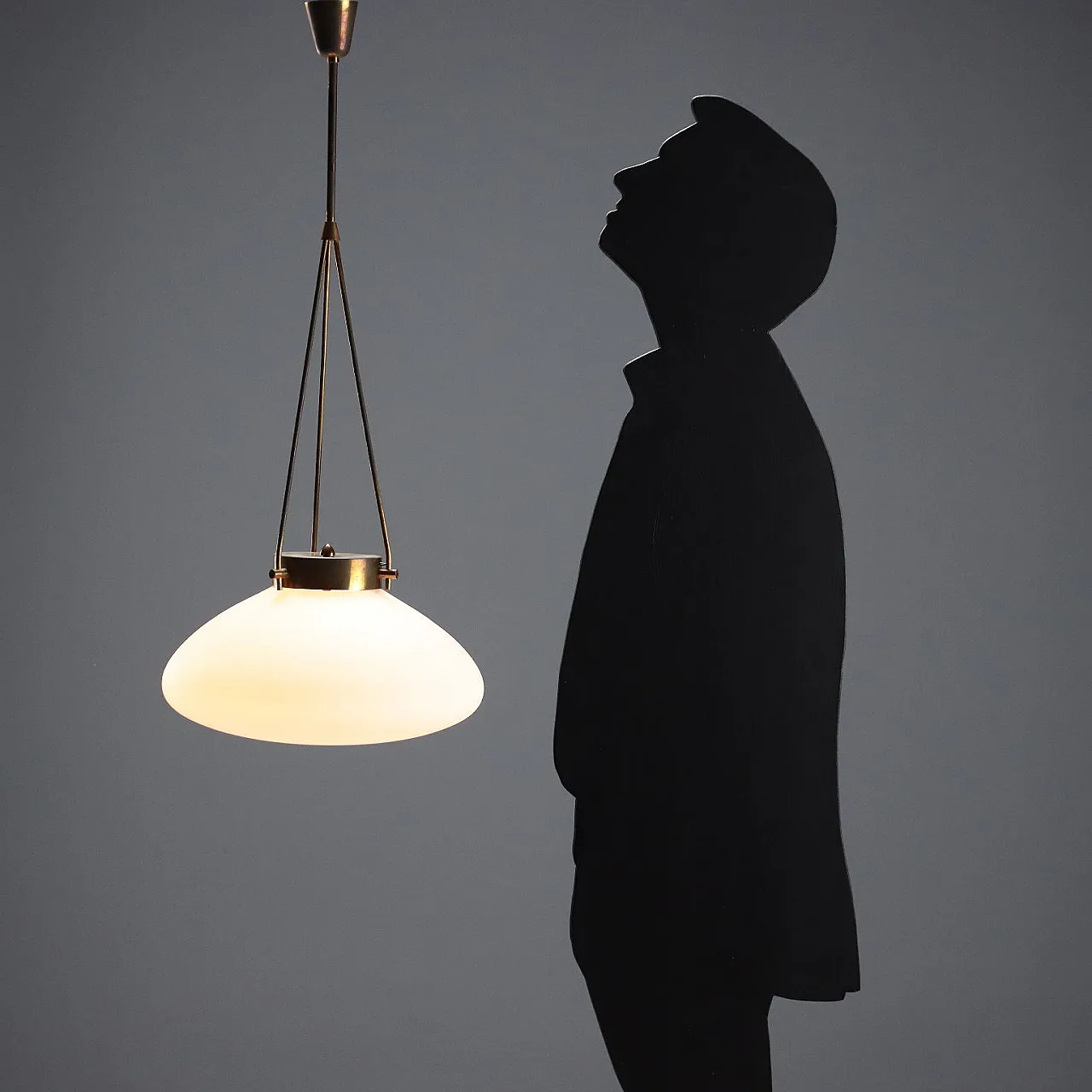 Lampada con struttura in ottone e diffusore in vetro opalino, '900 2