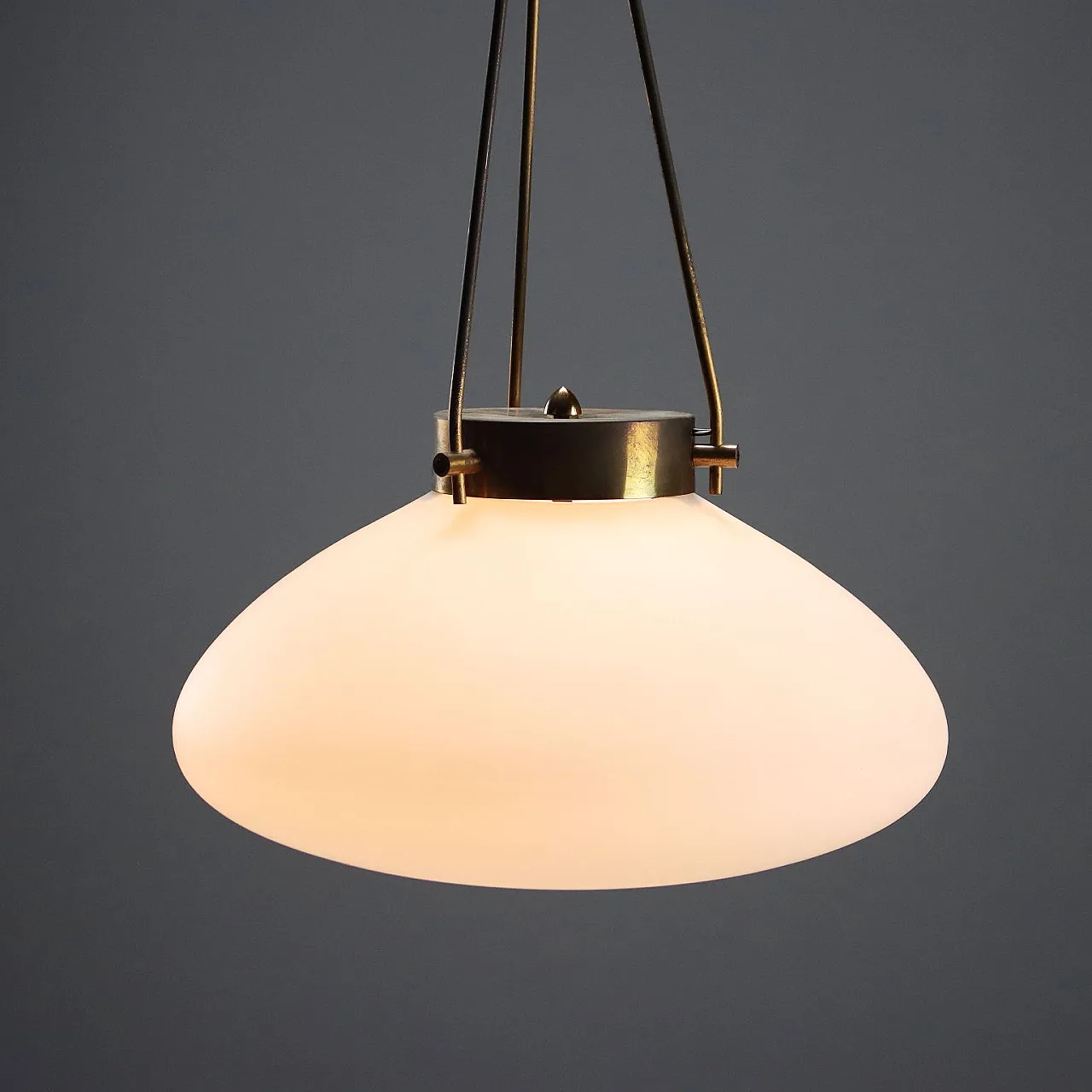Lampada con struttura in ottone e diffusore in vetro opalino, '900 3