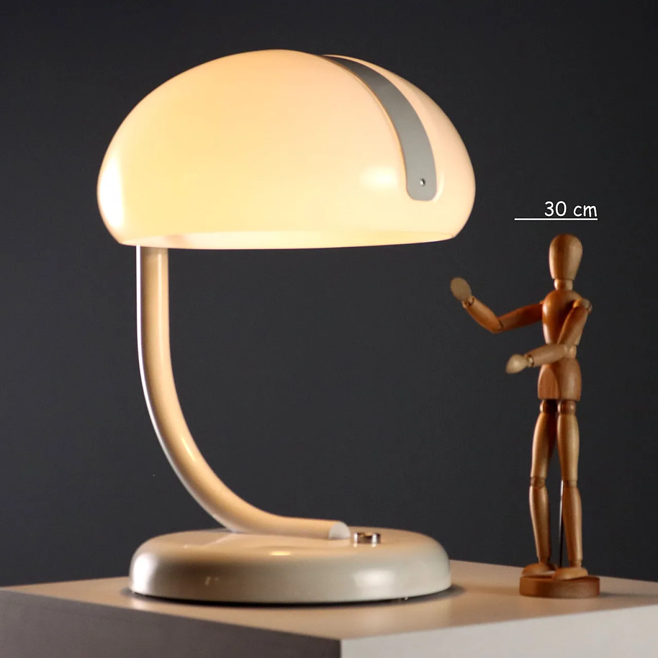 Lampada in metallo smaltato, alluminio e metacrilato, '900 2