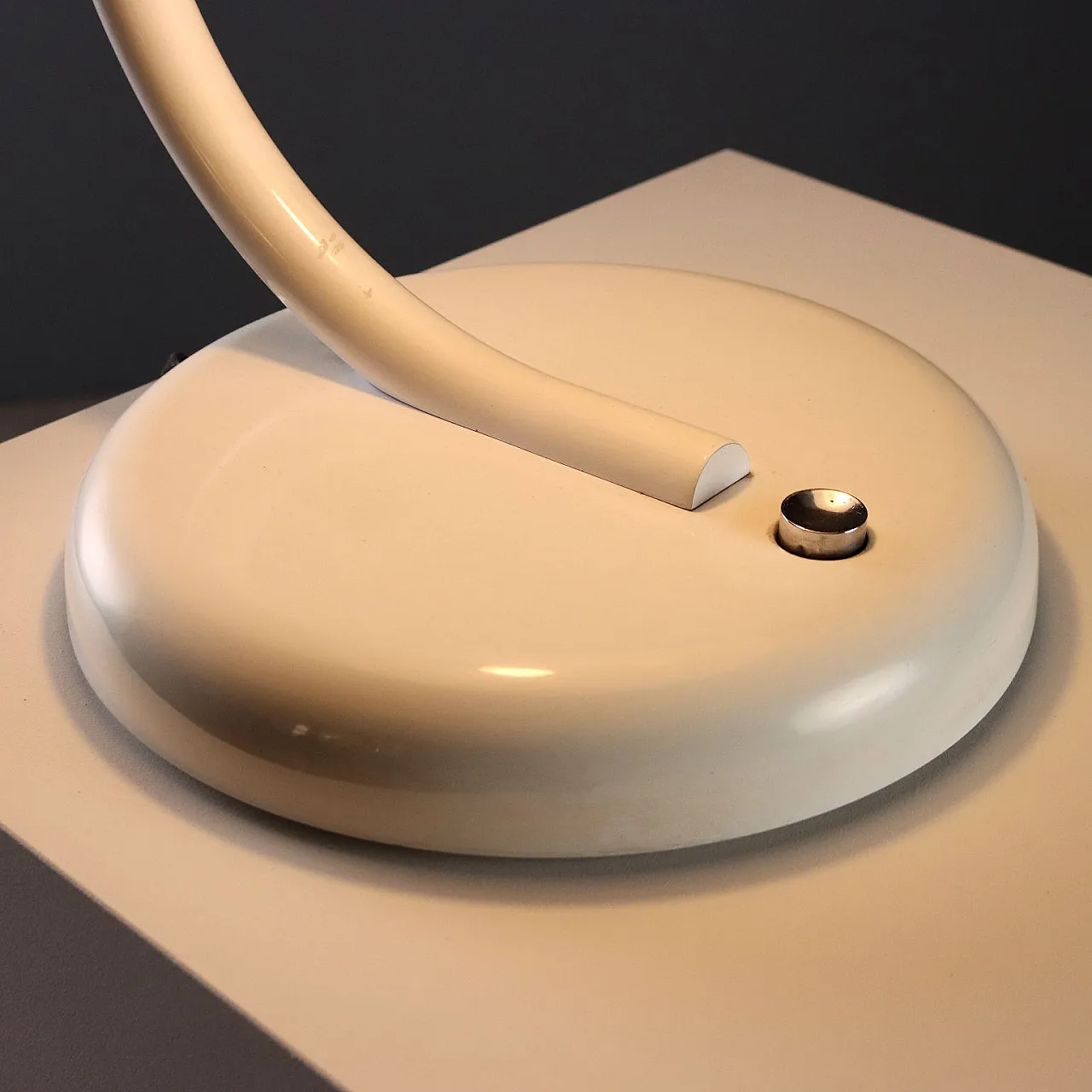 Lampada in metallo smaltato, alluminio e metacrilato, '900 3