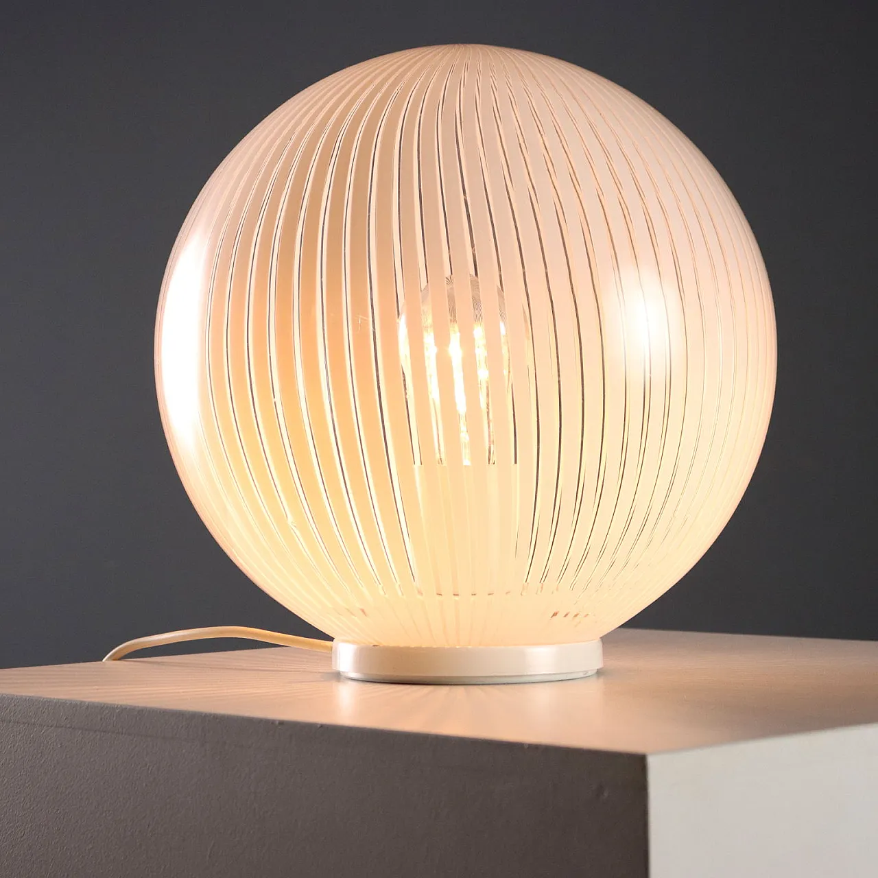 Lampada da tavolo in alluminio smaltato e vetro soffiato, '900 1