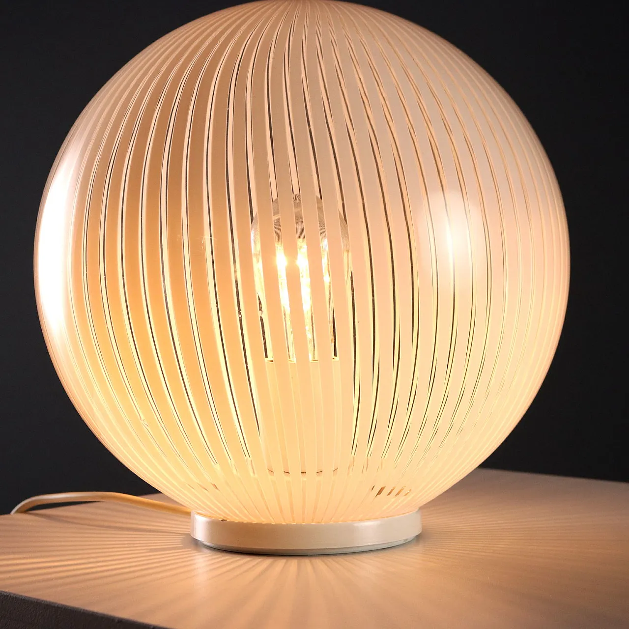 Lampada da tavolo in alluminio smaltato e vetro soffiato, '900 4