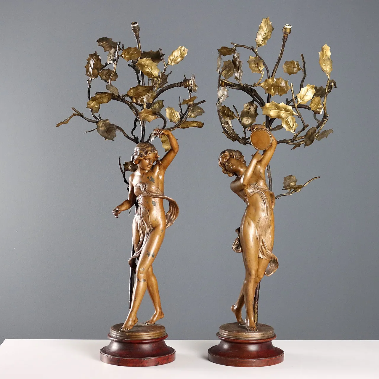 Coppia di lampade in metallo laccato, legno e lamiera, '900 1