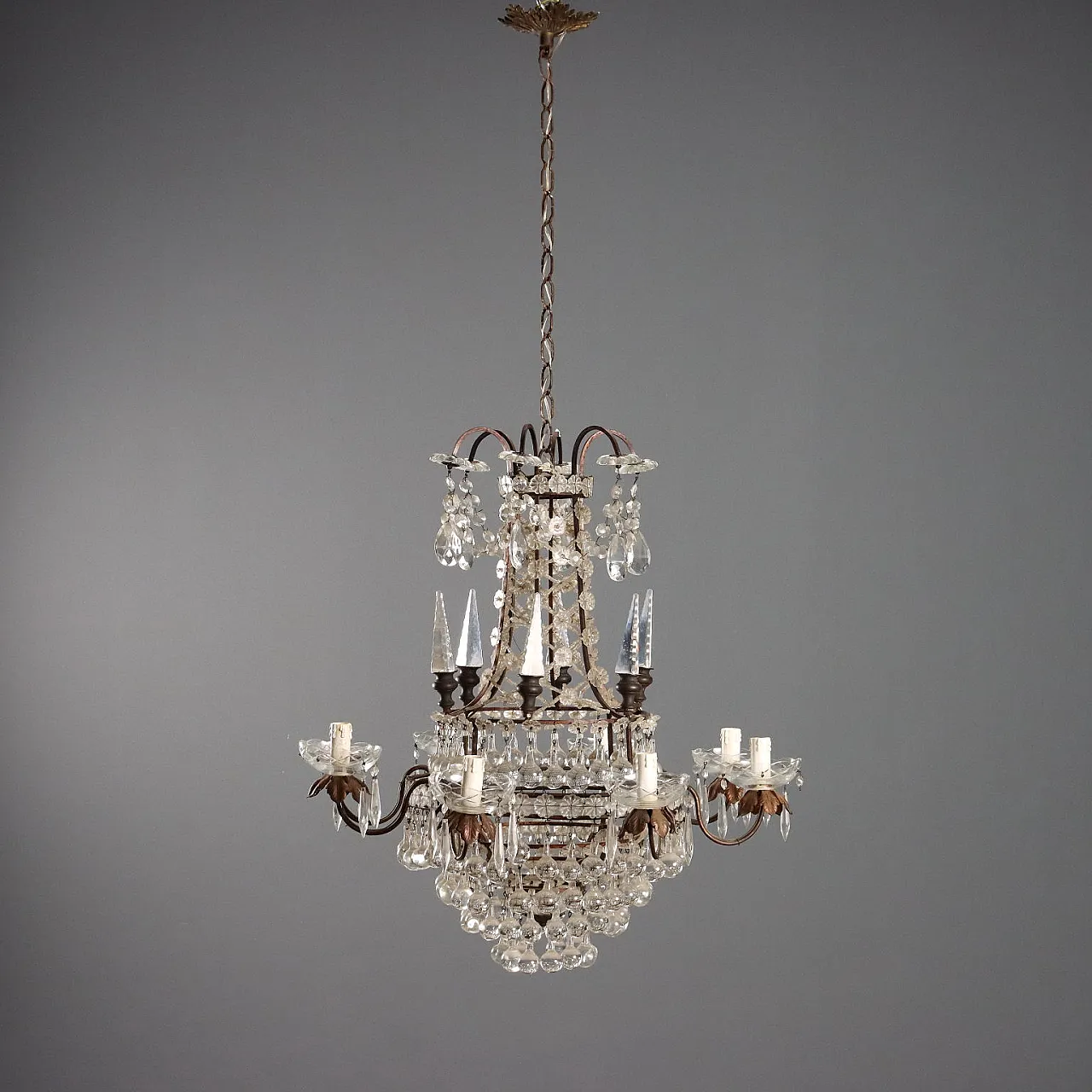 Coppia di lampadari in metallo brunito e lamiera, primo '900 3