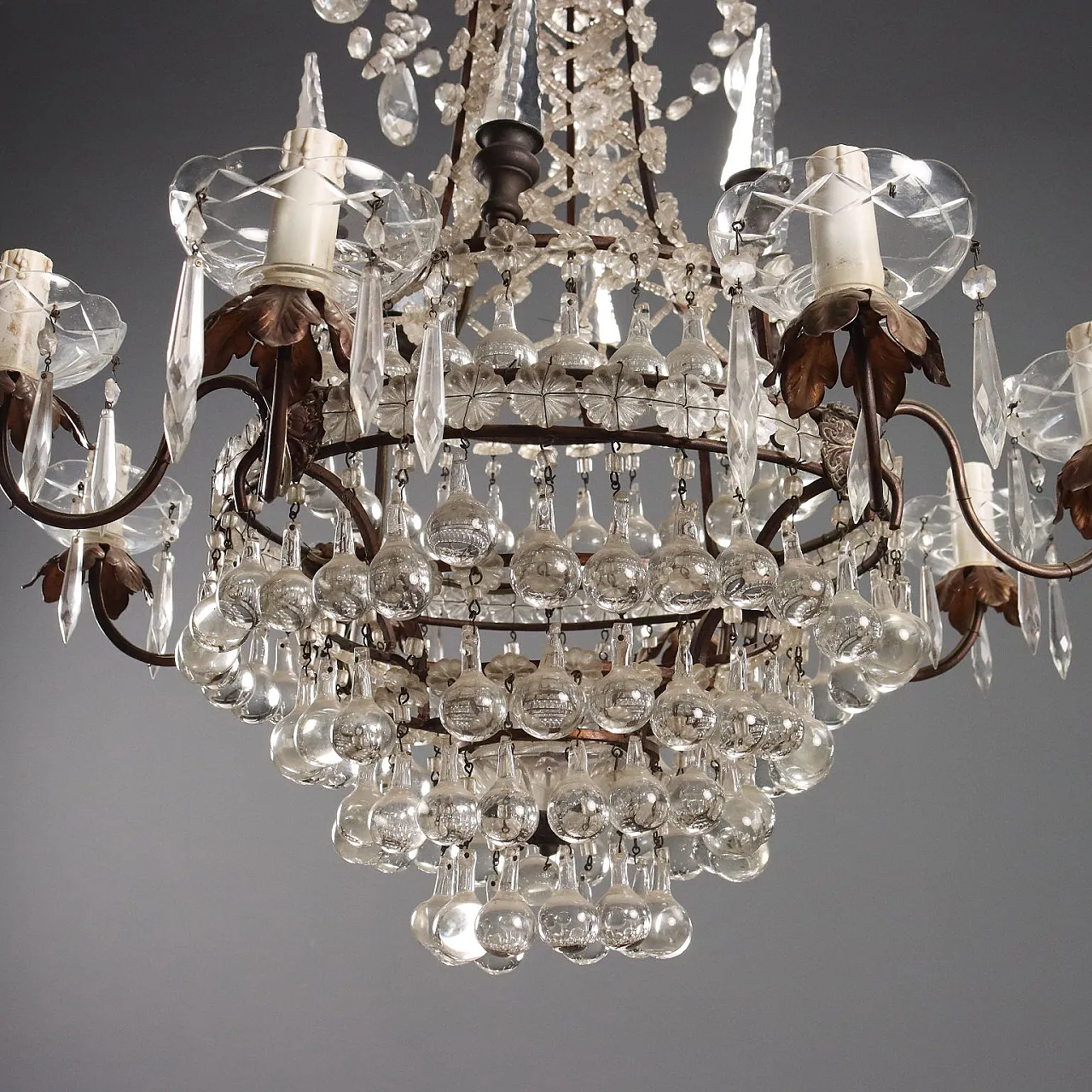 Coppia di lampadari in metallo brunito e lamiera, primo '900 10