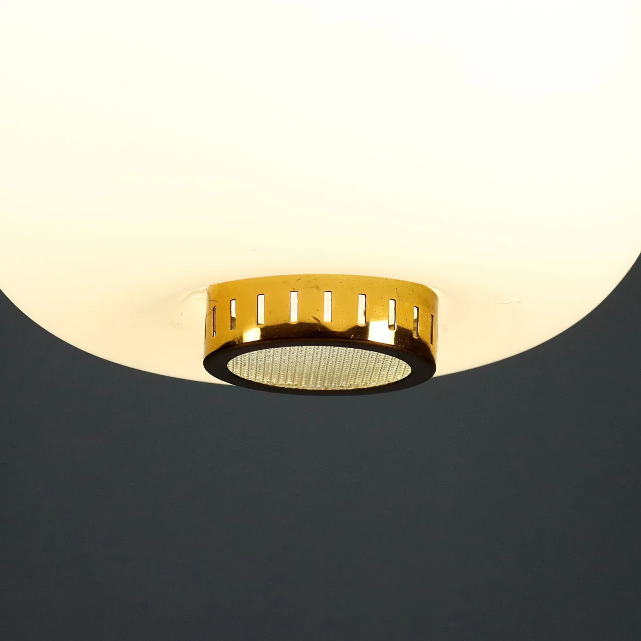 Plafoniera in vetro opalino, ottone e metallo smaltato, '900 5